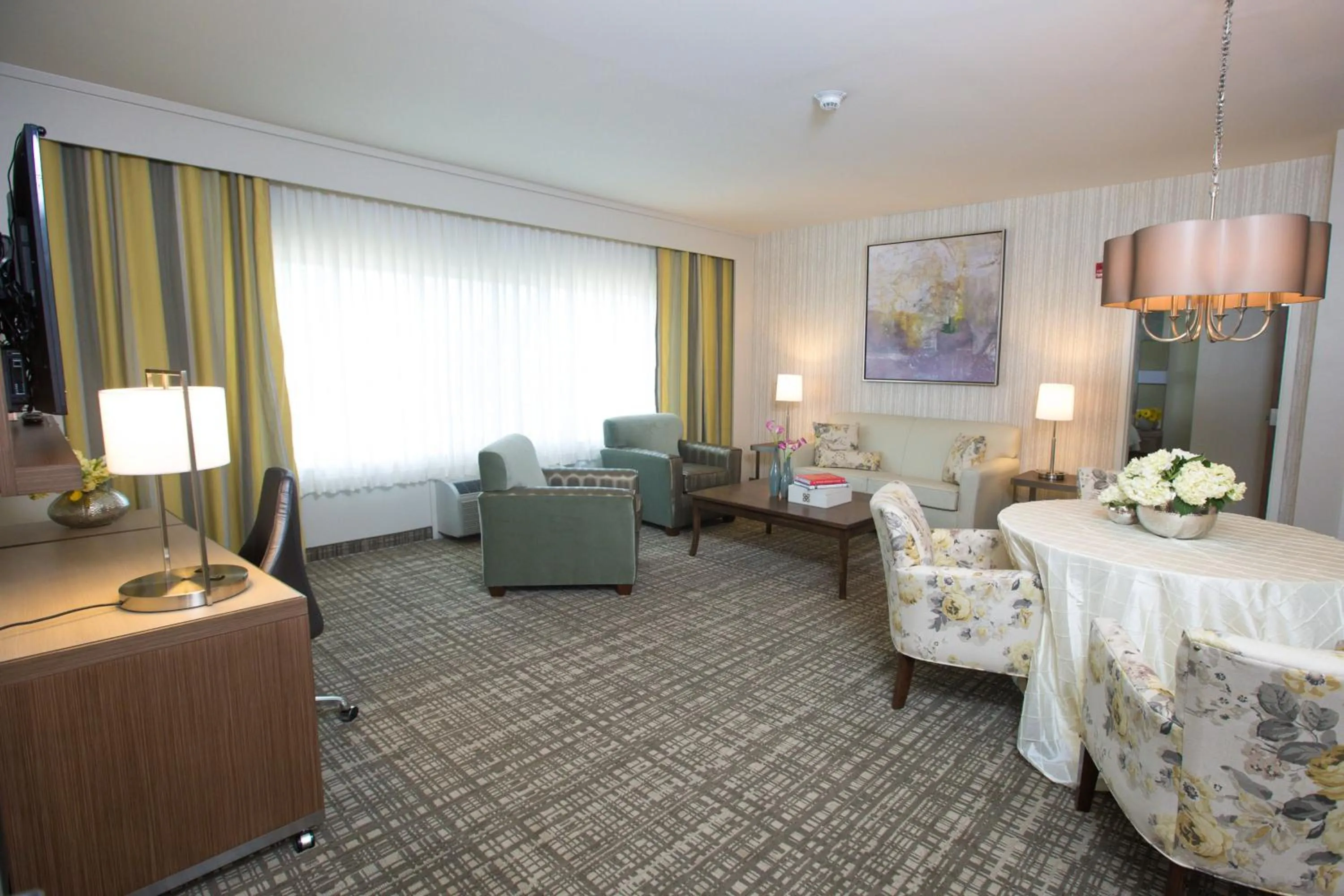 Photo of the whole room, Bed in Courtyard by Marriott Philadelphia Springfield