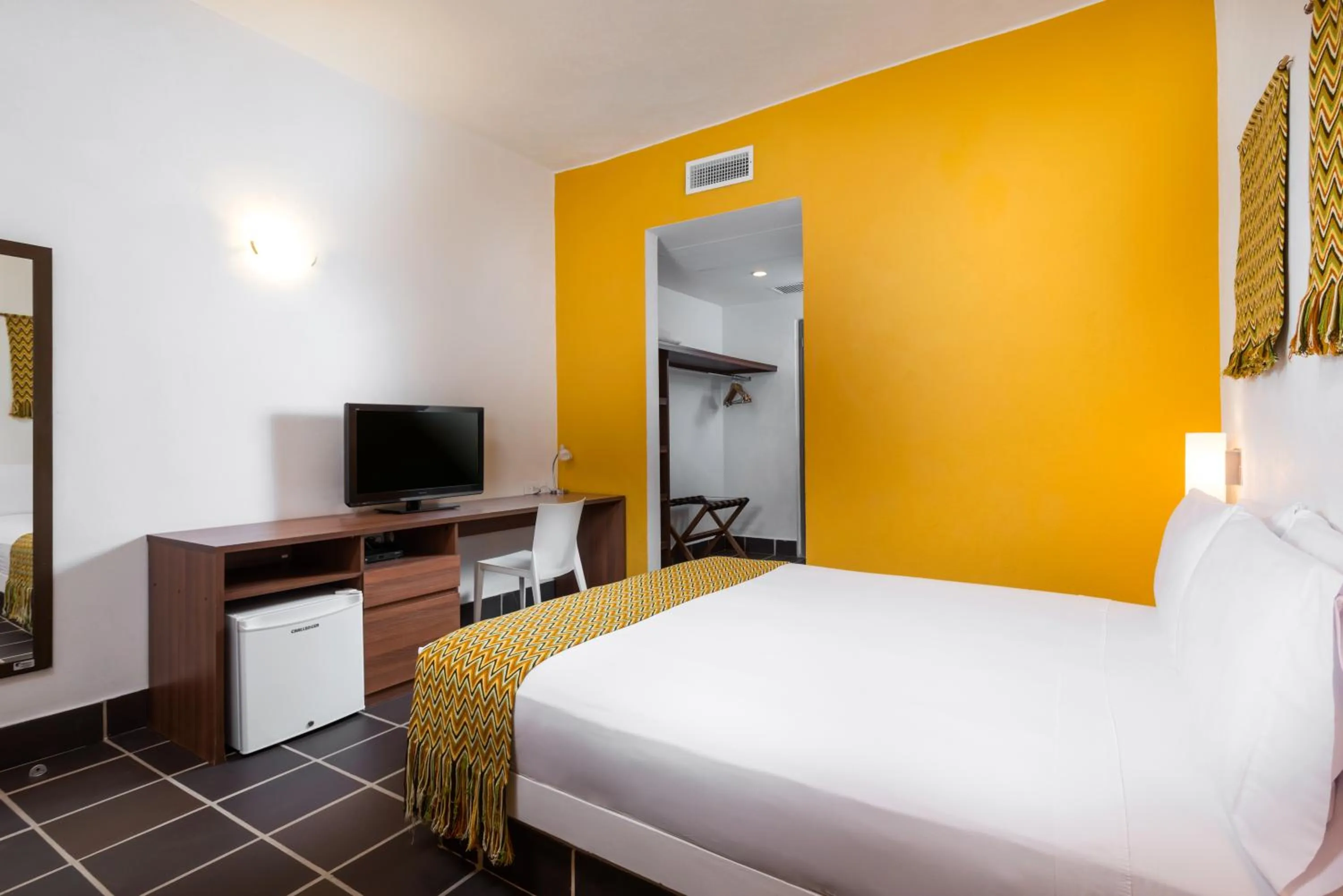 Photo of the whole room, Bed in Hotel Waya Guajira By OxoHotel