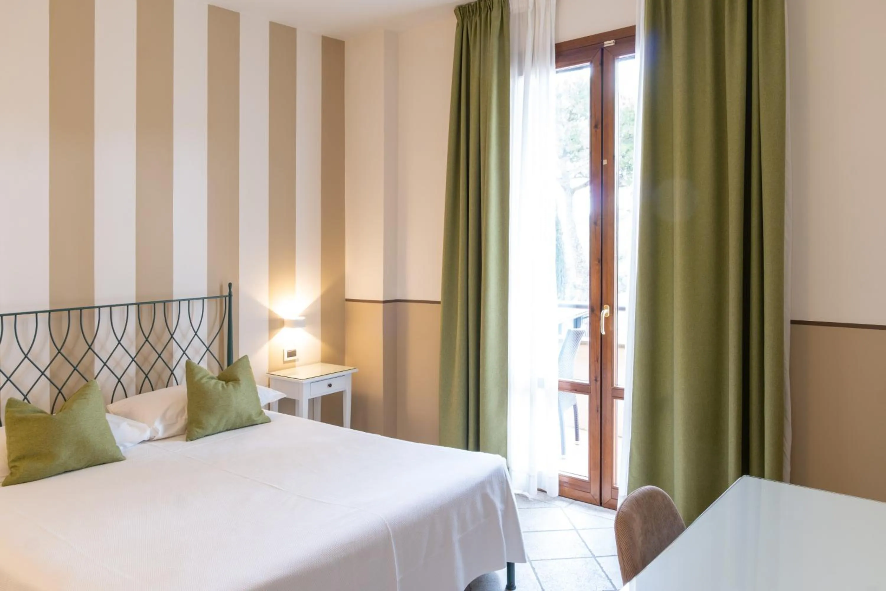 Balcony/Terrace, Bed in Hotel Le Colline