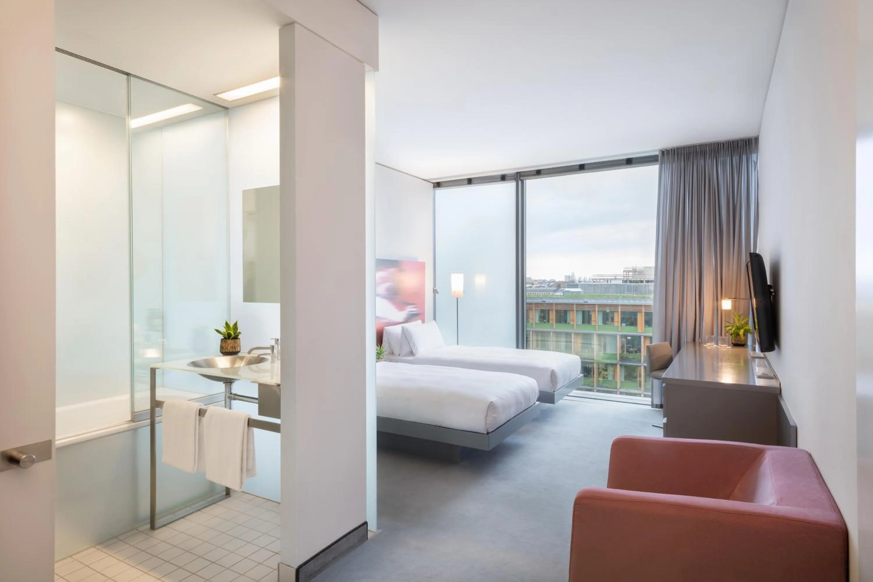 Bed in INNSiDE by Meliá München Parkstadt Schwabing