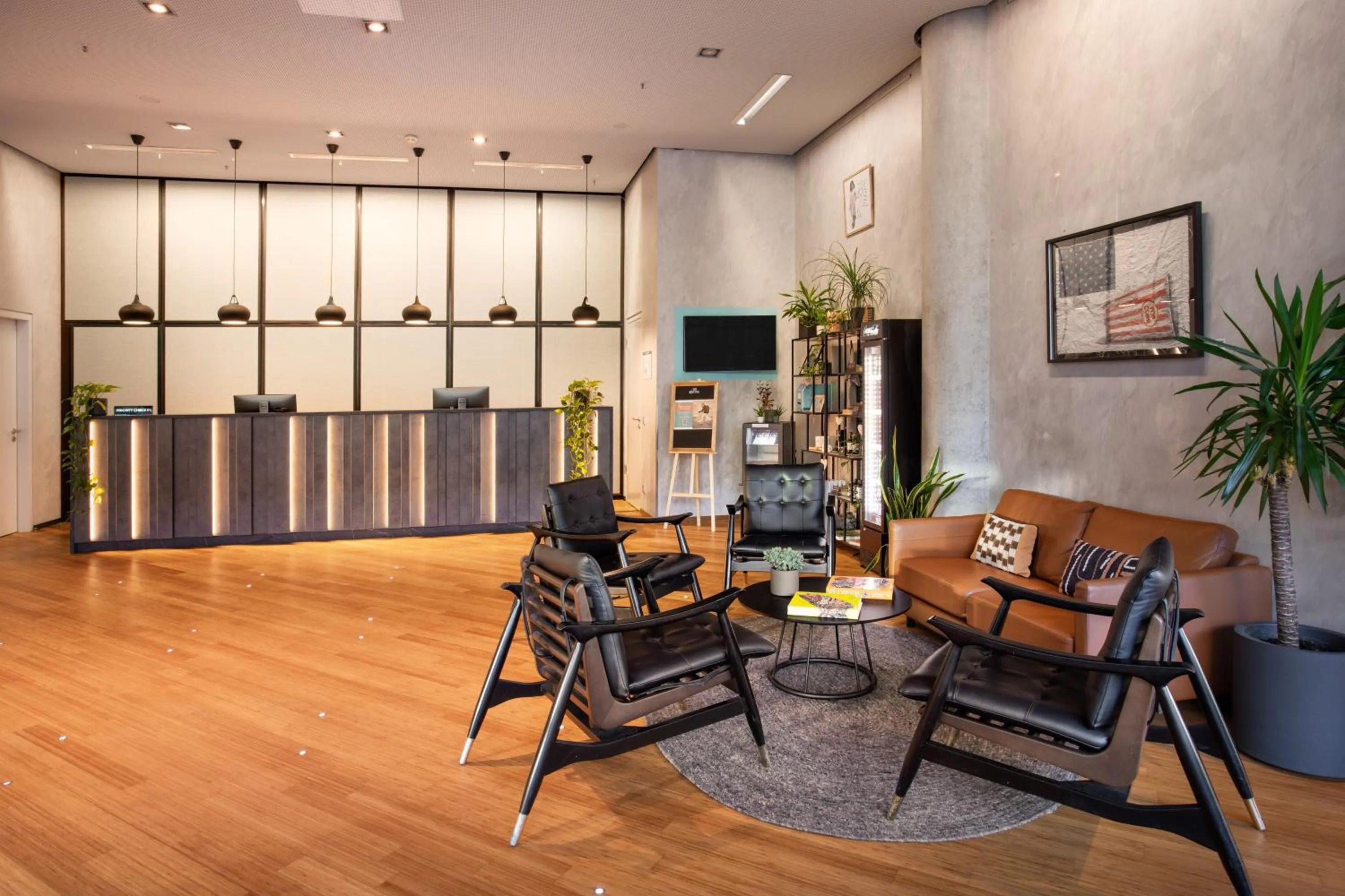 Lobby or reception in INNSiDE by Meliá München Parkstadt Schwabing