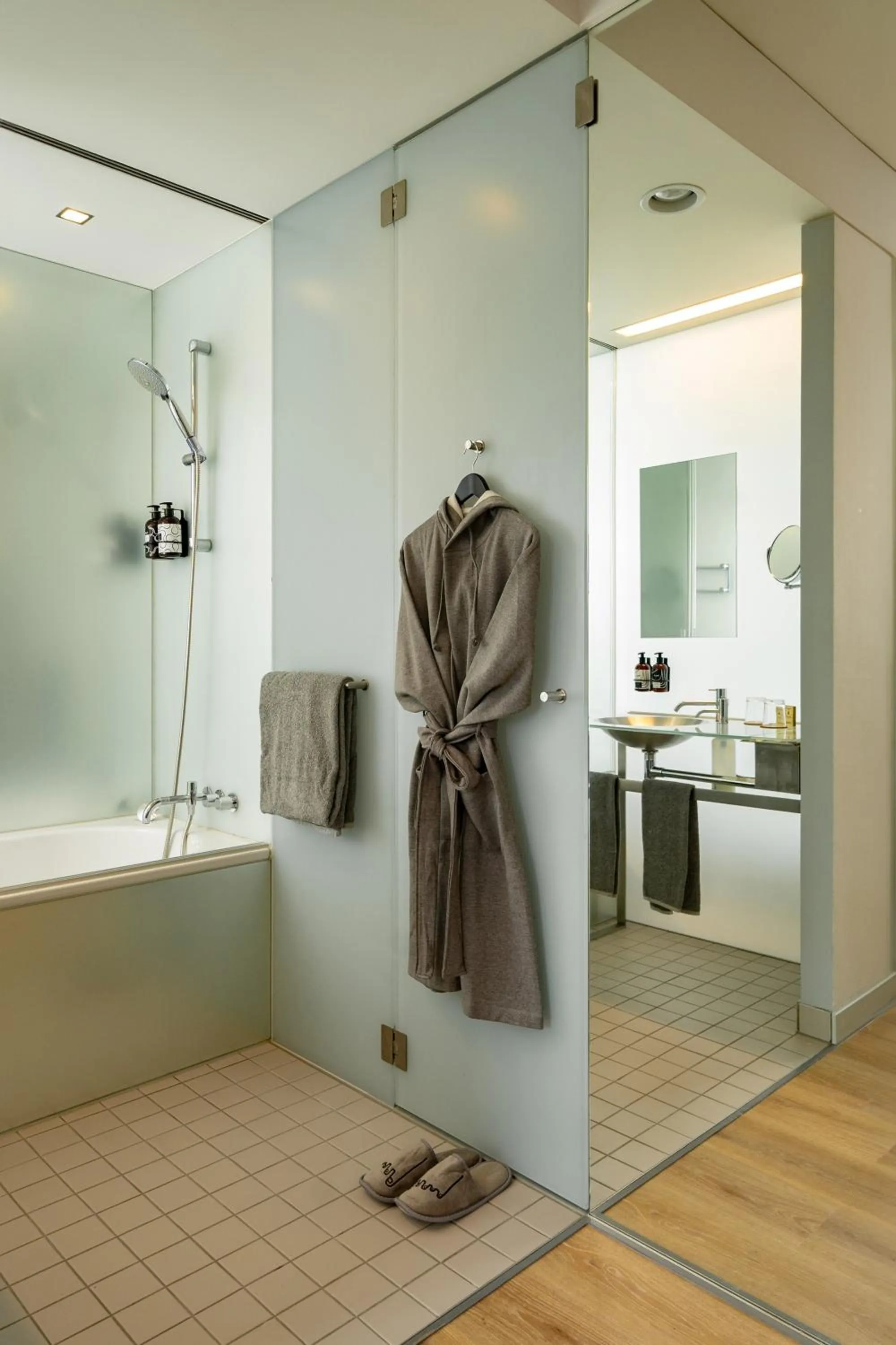 Bathroom in INNSiDE by Meliá München Parkstadt Schwabing