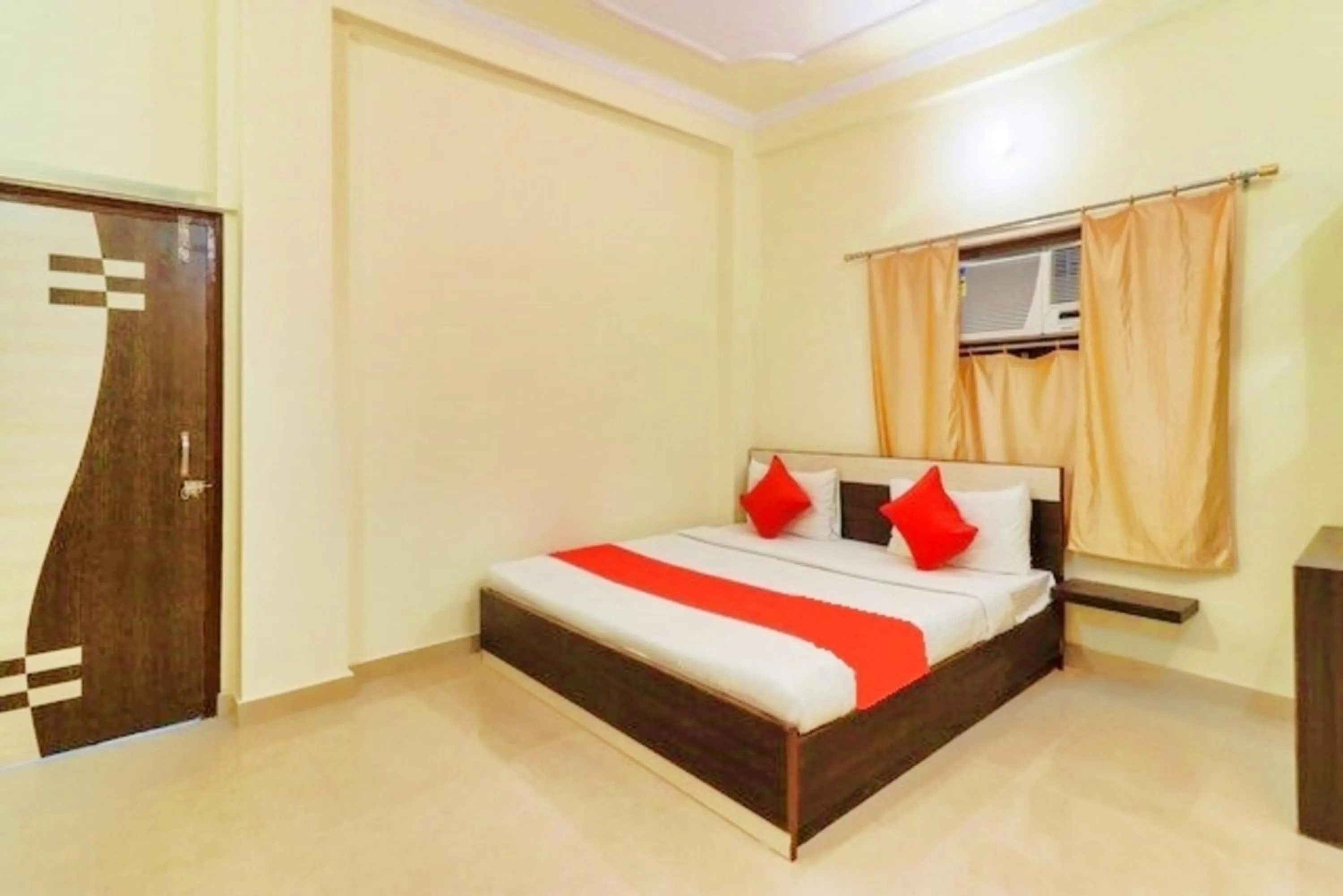 Bedroom, Bed in Hotel Station View Mughalsarai by ShriGo Hotels