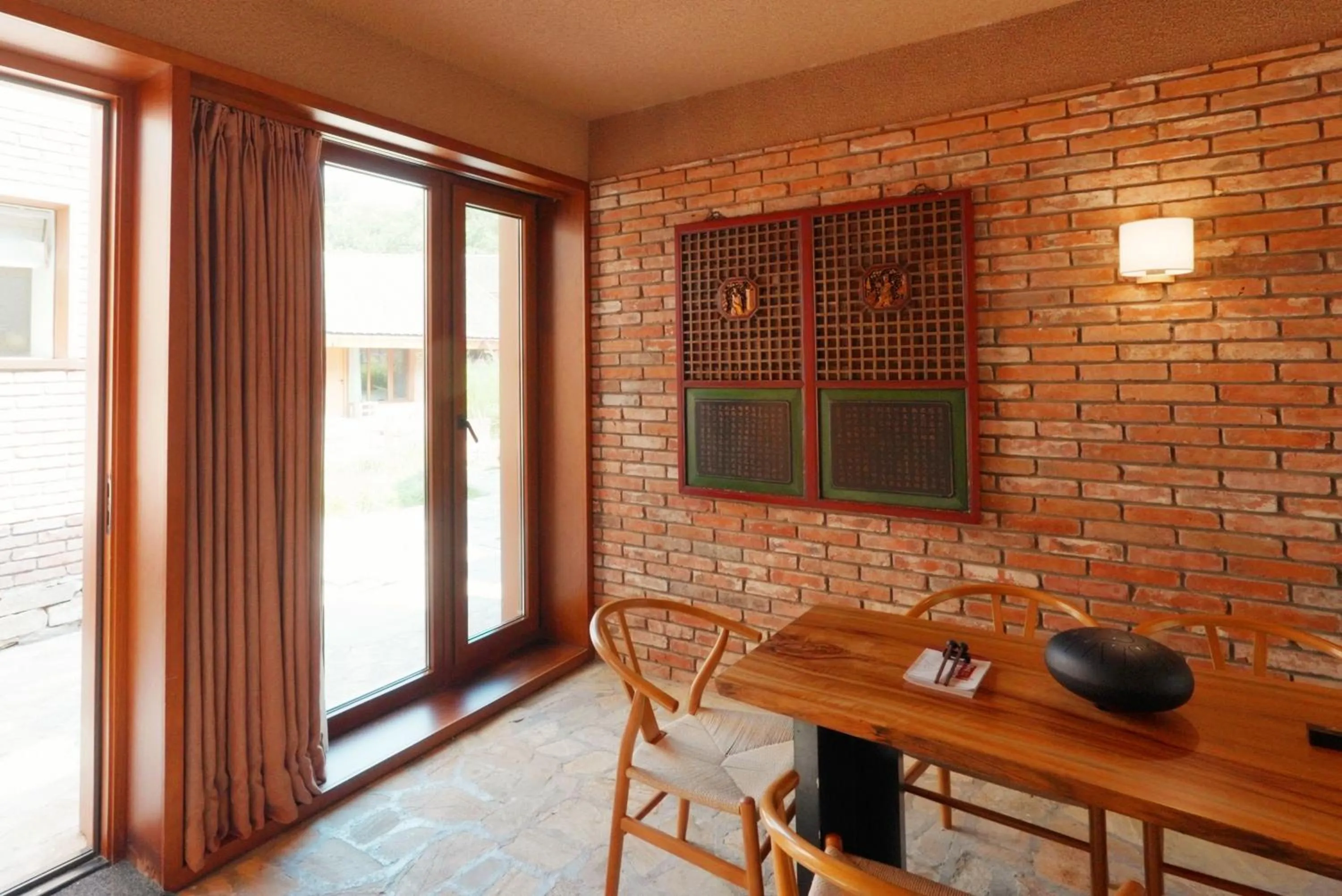 Living room in Sansa Village Boutique Hotel at Mutianyu Great Wall Adjoin to Mutianyu Great Wall - Room with the View of Great Wall - Jacuzzi with the View of Great Wall - Vehicle Shuttle Service - International Catering - SPA& Nail Beauty Facilities