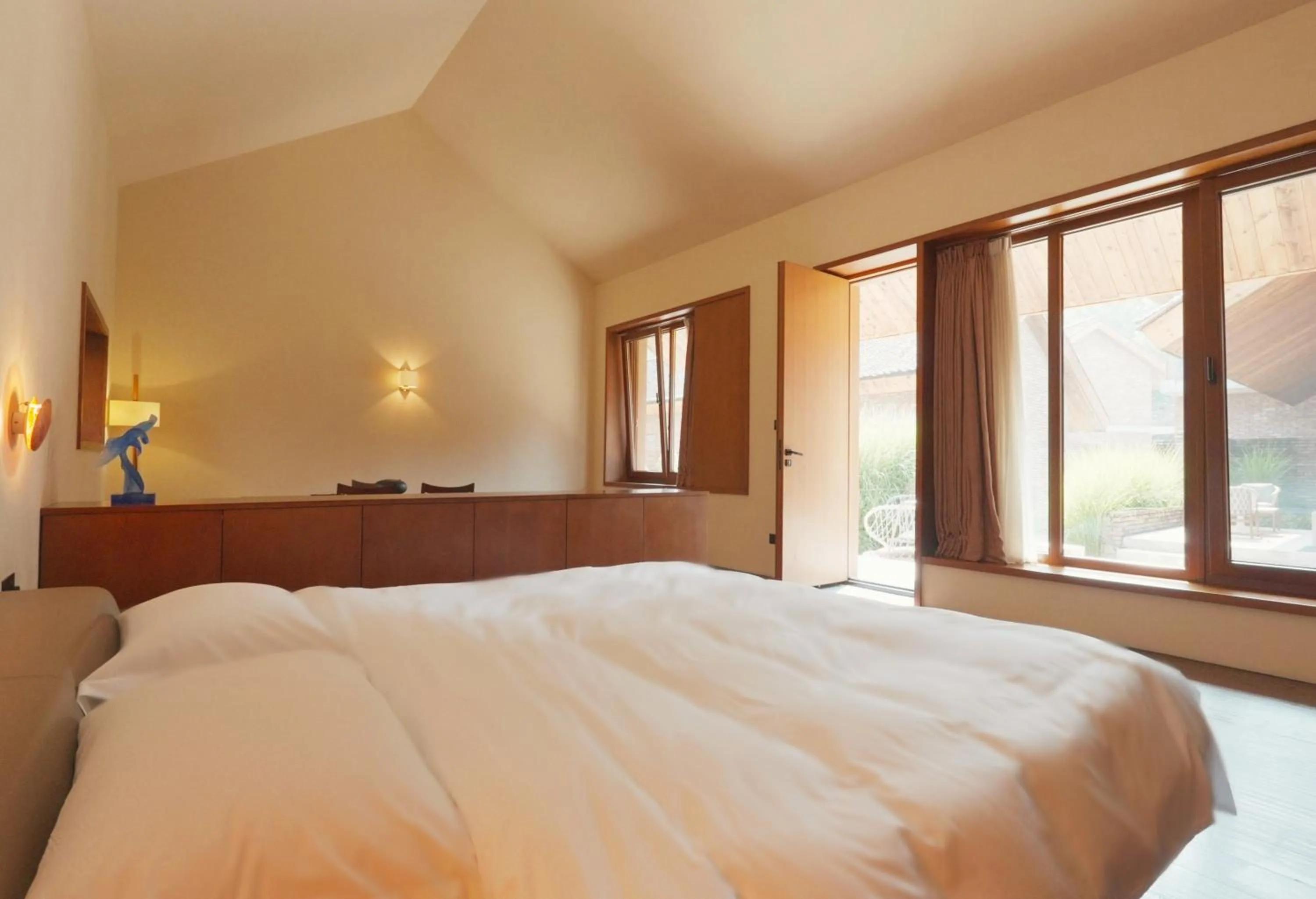 Bed in Sansa Village Boutique Hotel at Mutianyu Great Wall Adjoin to Mutianyu Great Wall - Room with the View of Great Wall - Jacuzzi with the View of Great Wall - Vehicle Shuttle Service - International Catering - SPA& Nail Beauty Facilities