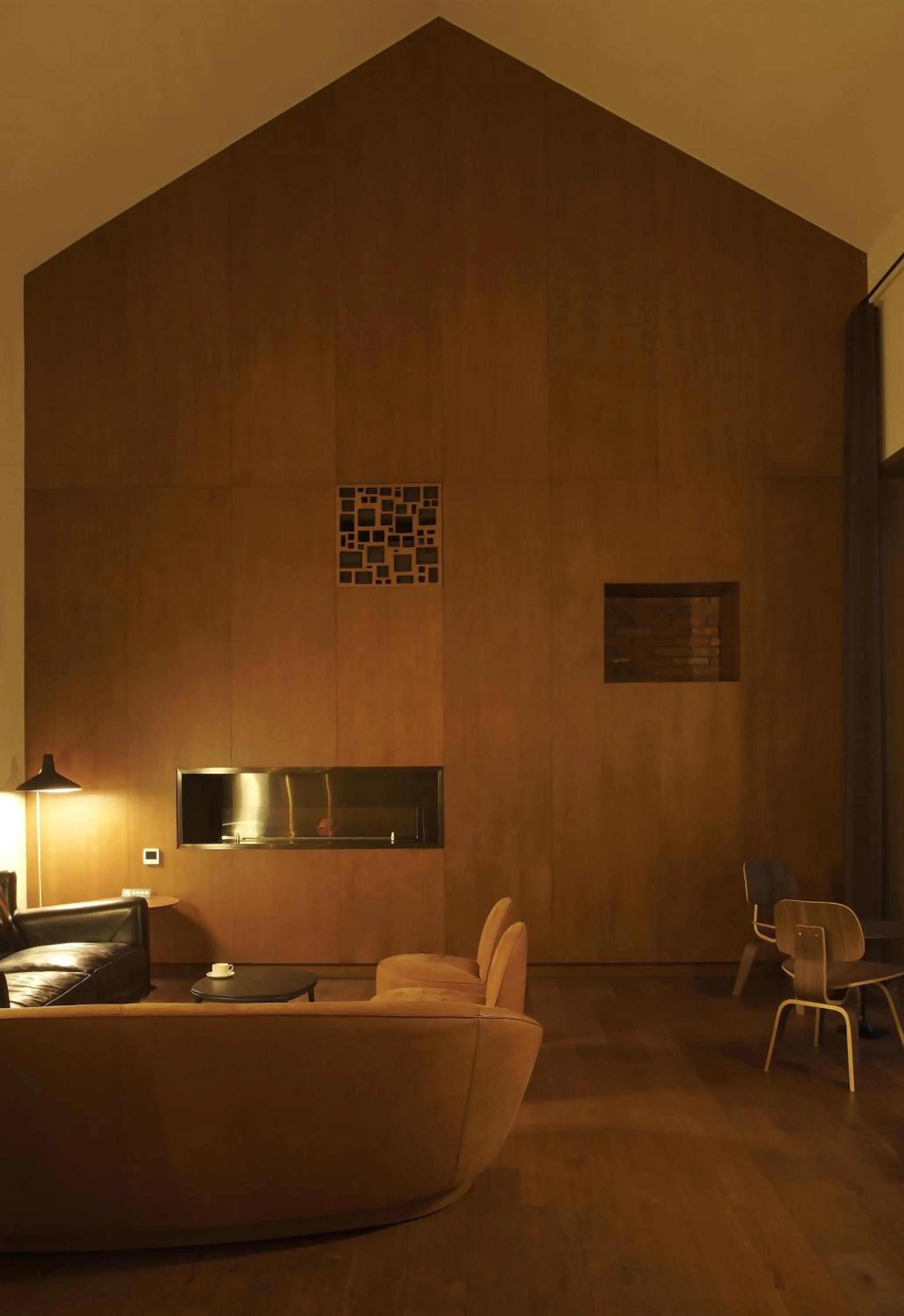 Seating area in Sansa Village Boutique Hotel at Mutianyu Great Wall Adjoin to Mutianyu Great Wall - Room with the View of Great Wall - Jacuzzi with the View of Great Wall - Vehicle Shuttle Service - International Catering - SPA& Nail Beauty Facilities