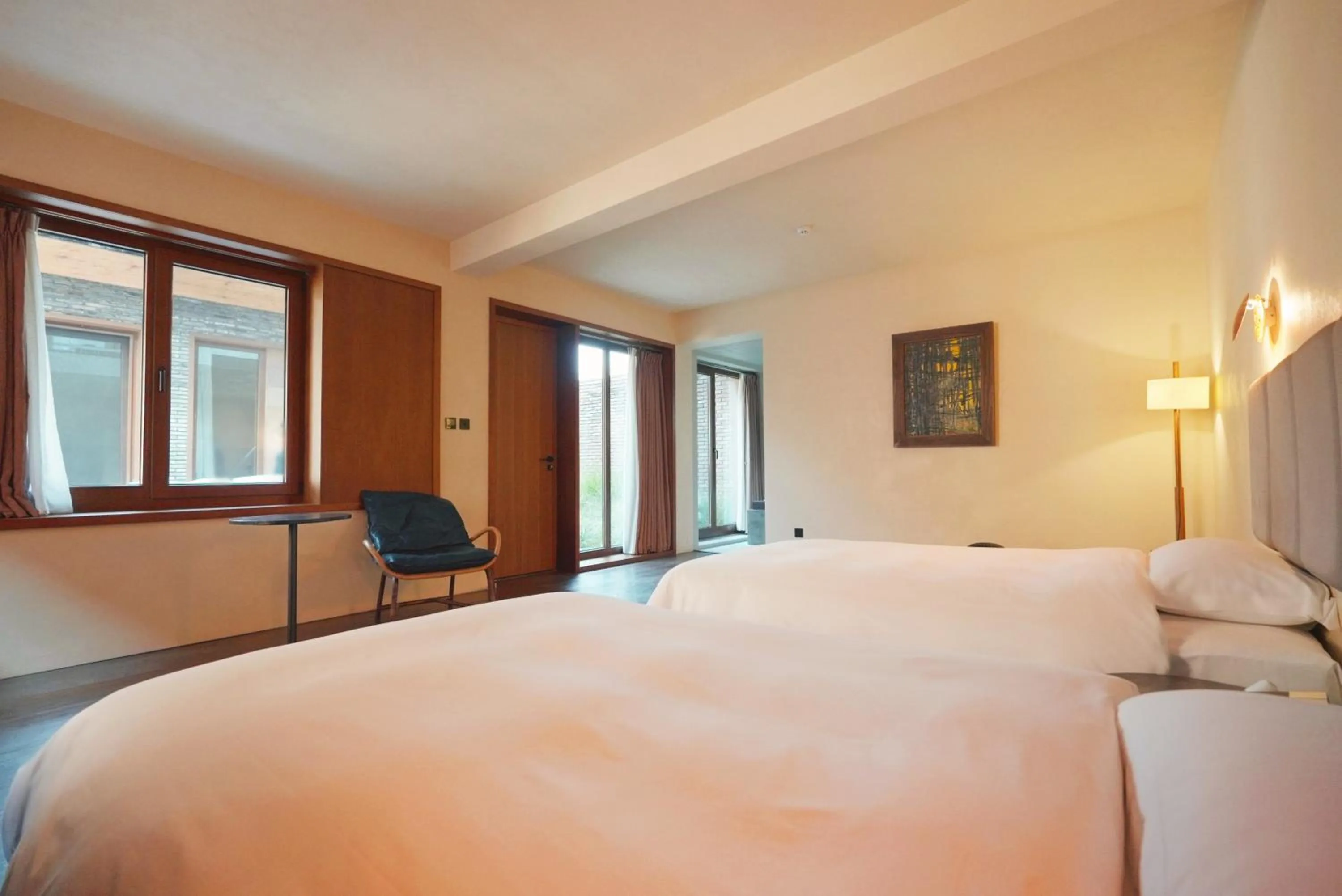 Bed in Sansa Village Boutique Hotel at Mutianyu Great Wall Adjoin to Mutianyu Great Wall - Room with the View of Great Wall - Jacuzzi with the View of Great Wall - Vehicle Shuttle Service - International Catering - SPA& Nail Beauty Facilities