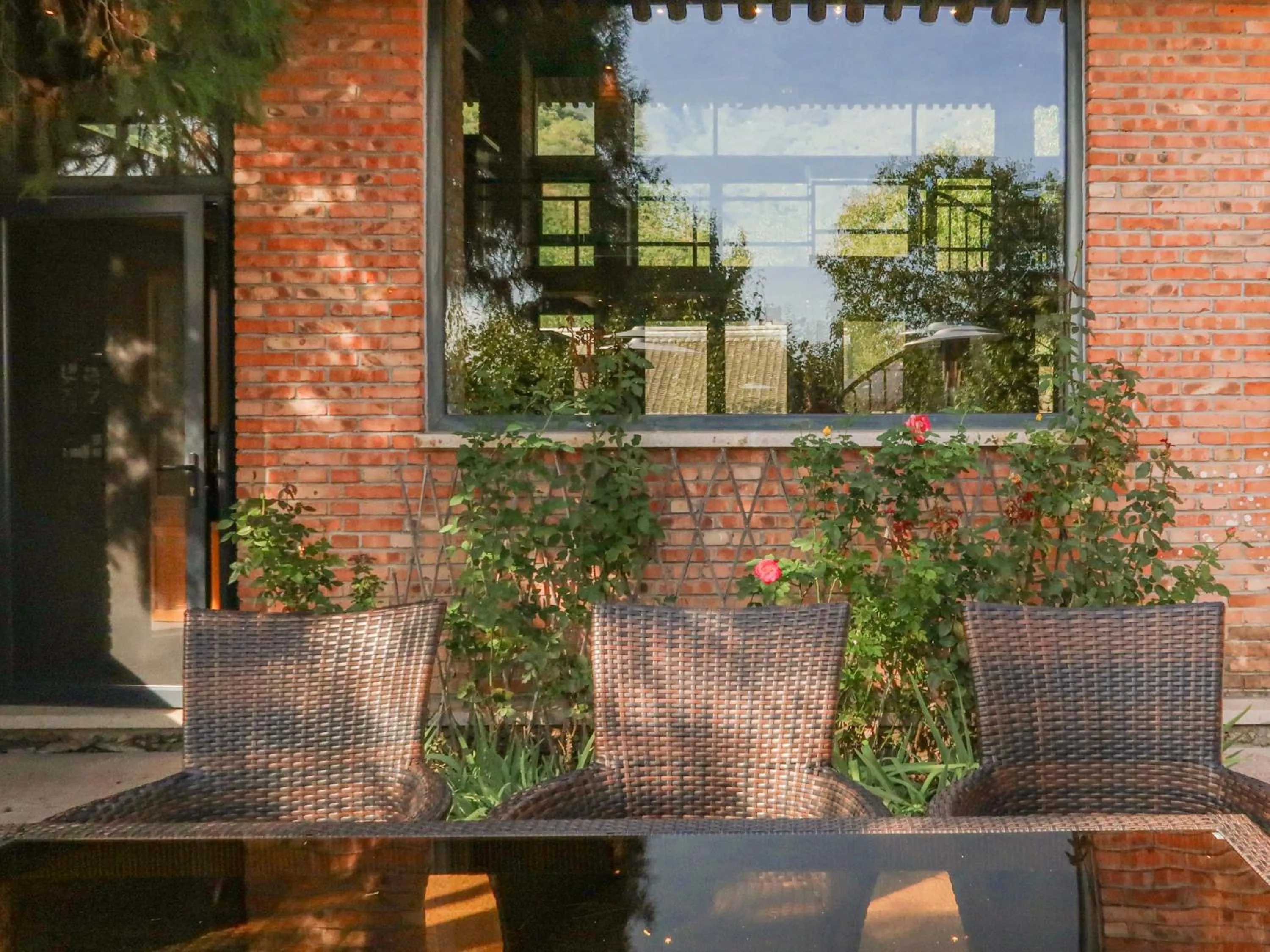 Seating area in Sansa Village Boutique Hotel at Mutianyu Great Wall Adjoin to Mutianyu Great Wall - Room with the View of Great Wall - Jacuzzi with the View of Great Wall - Vehicle Shuttle Service - International Catering - SPA& Nail Beauty Facilities