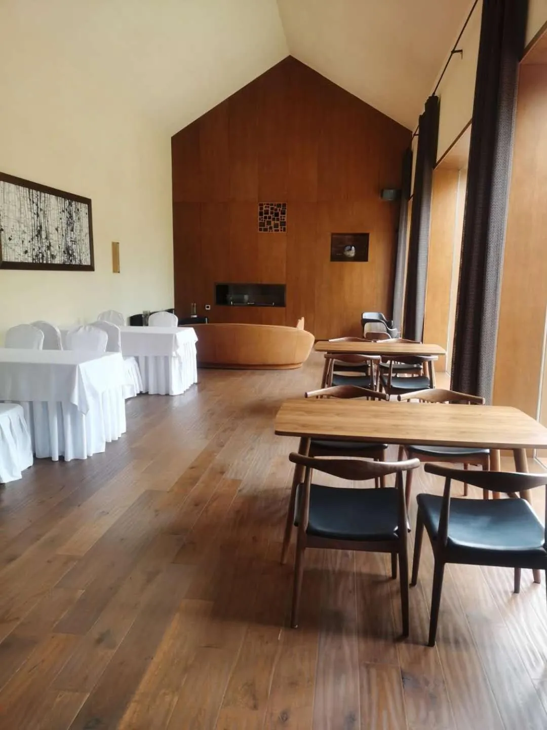 Restaurant/places to eat in Sansa Village Boutique Hotel at Mutianyu Great Wall Adjoin to Mutianyu Great Wall - Room with the View of Great Wall - Jacuzzi with the View of Great Wall - Vehicle Shuttle Service - International Catering - SPA& Nail Beauty Facilities