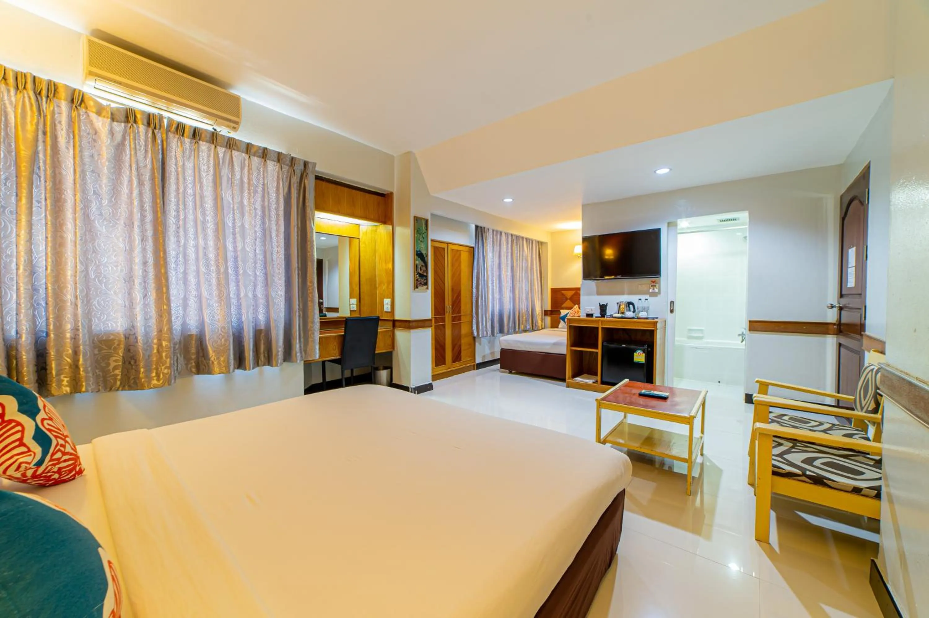 Photo of the whole room, Bed in The Holidays Hill betong