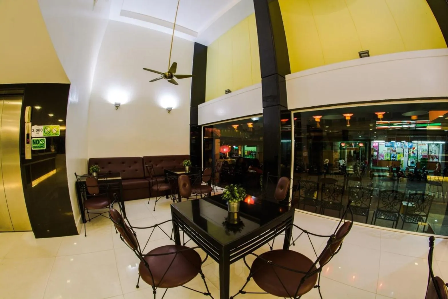 Lounge or bar in The Holidays Hill betong
