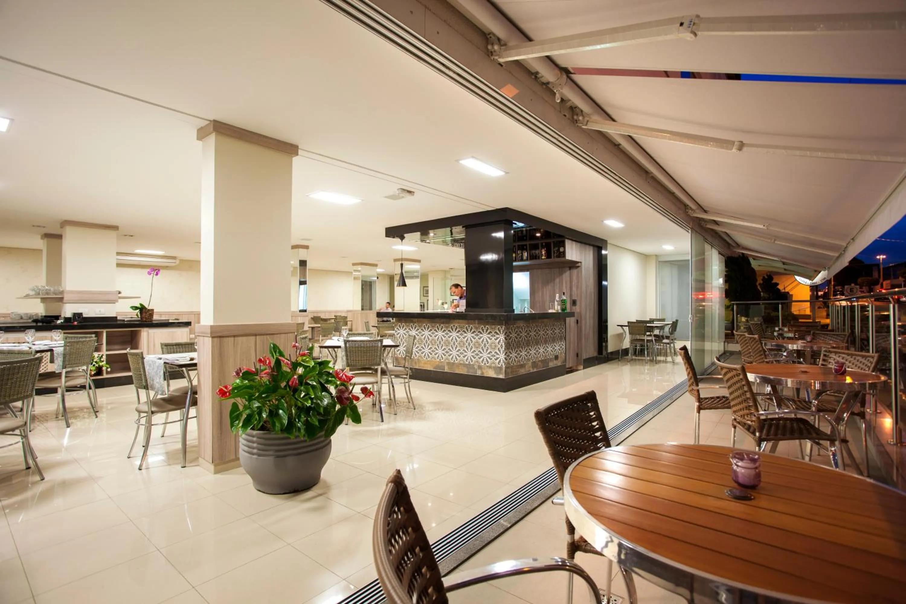 Restaurant/places to eat in Estoril Hotel