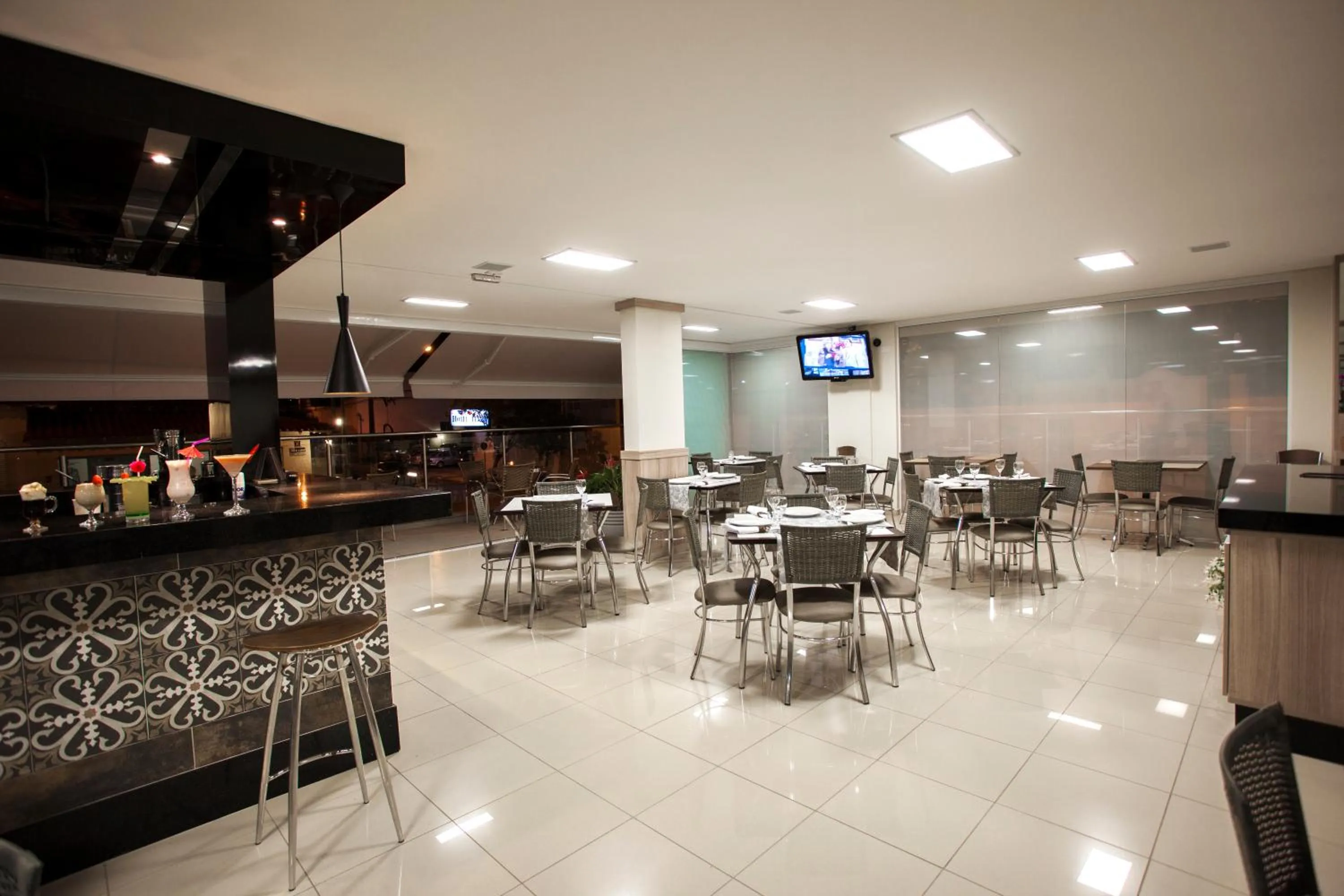 Restaurant/places to eat in Estoril Hotel
