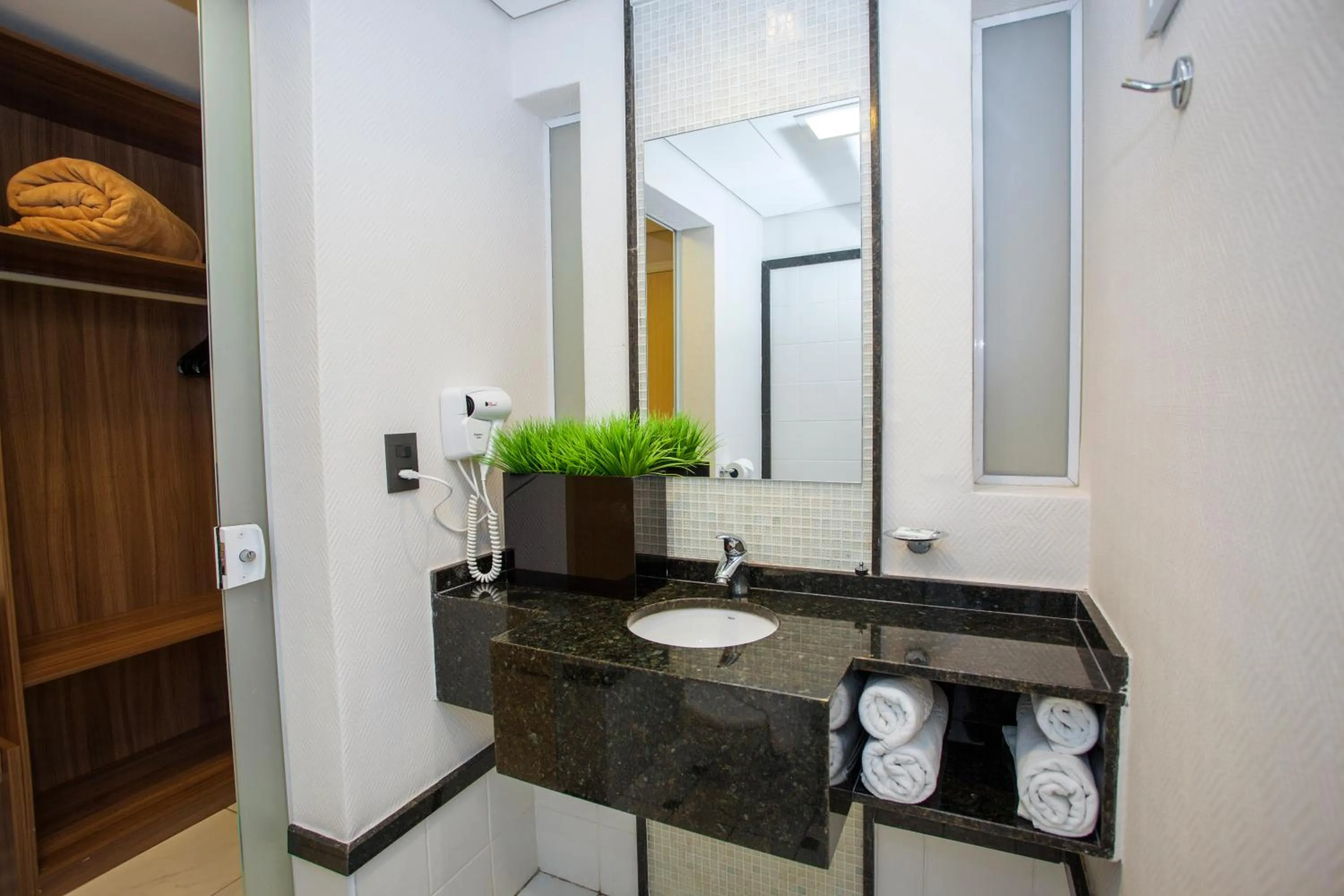 Bathroom in Estoril Hotel