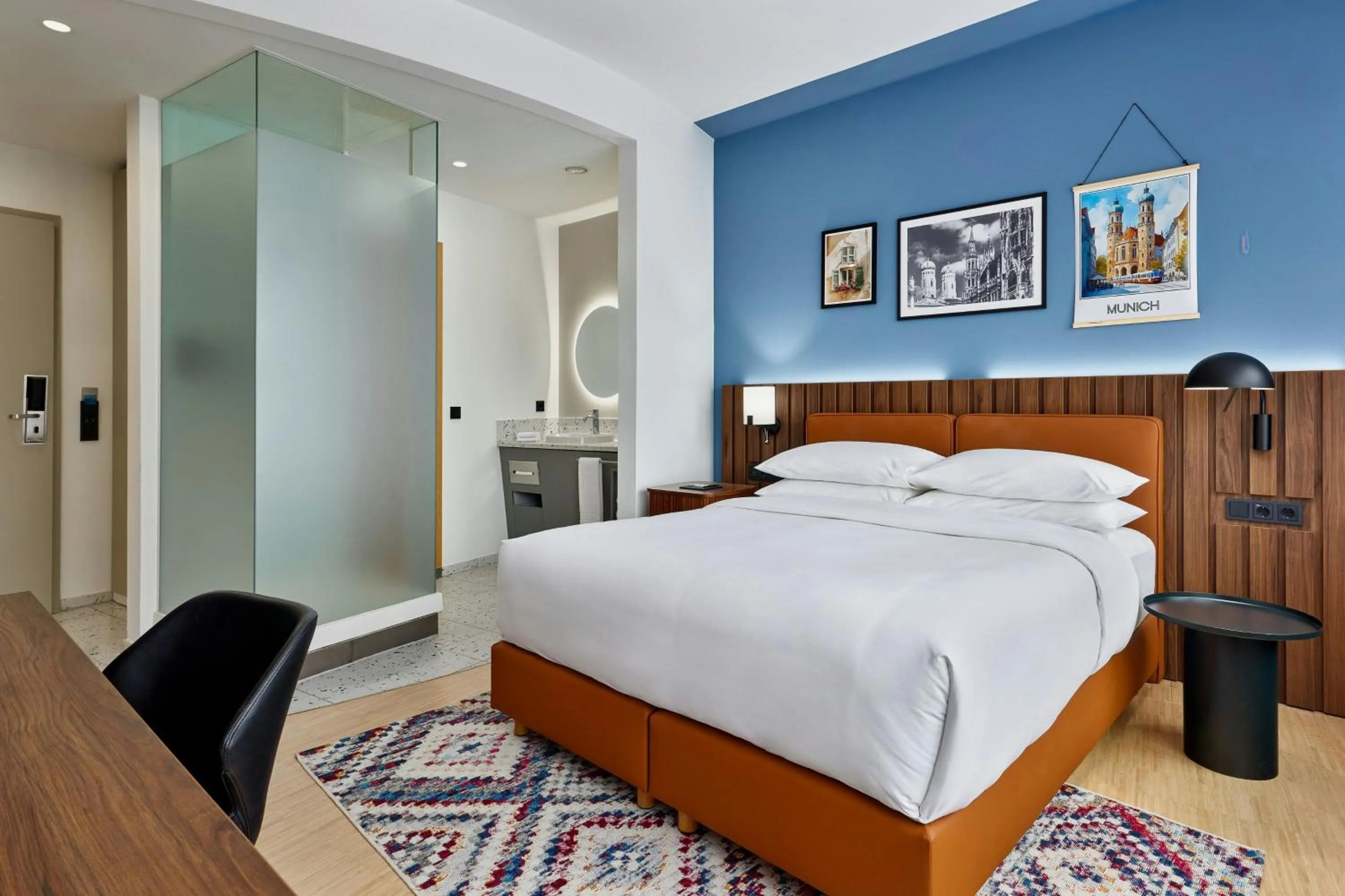 Photo of the whole room, Bed in Four Points by Sheraton Munich Messe