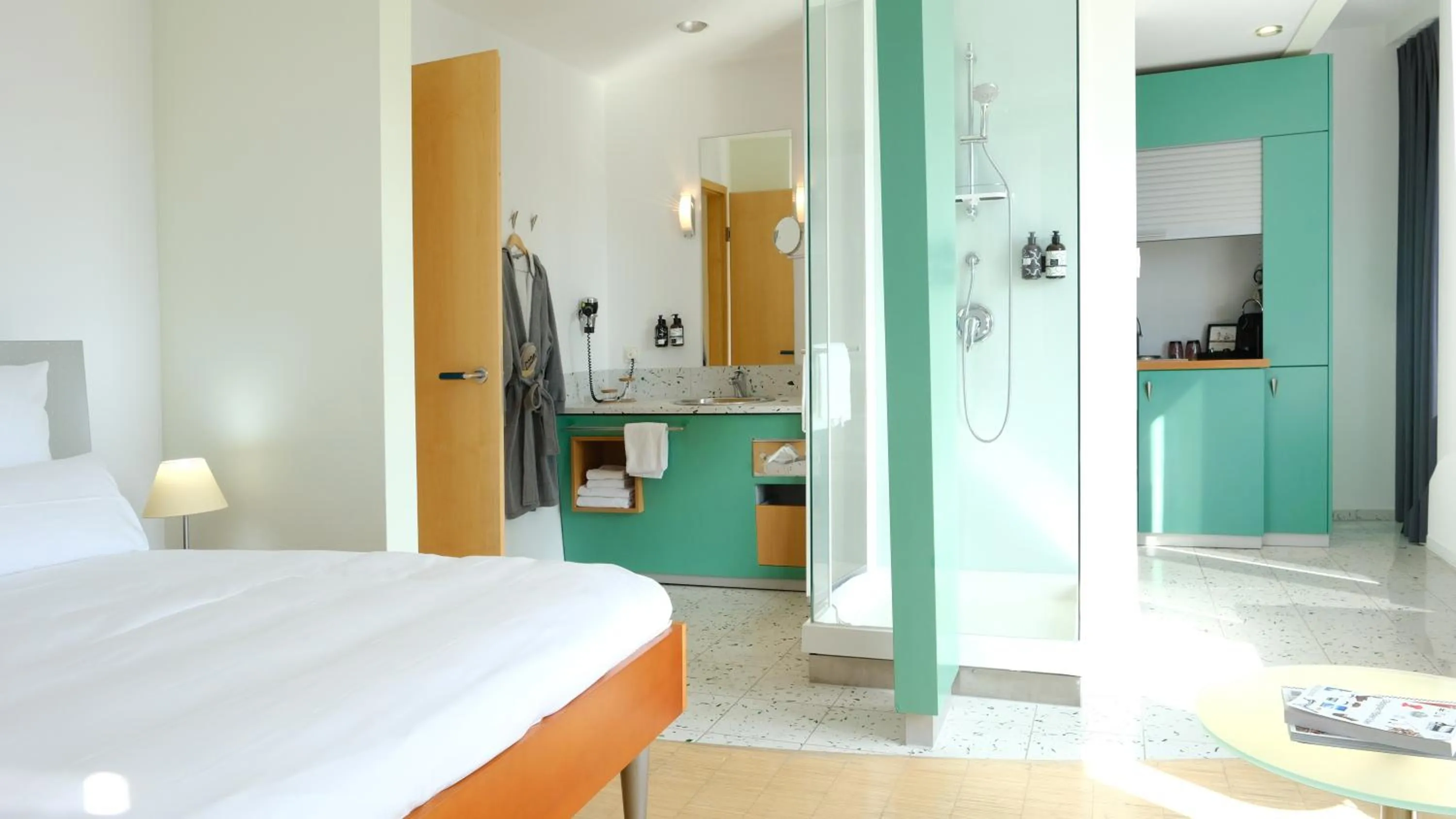 Shower, Bed in FOUR Munich Neue Messe