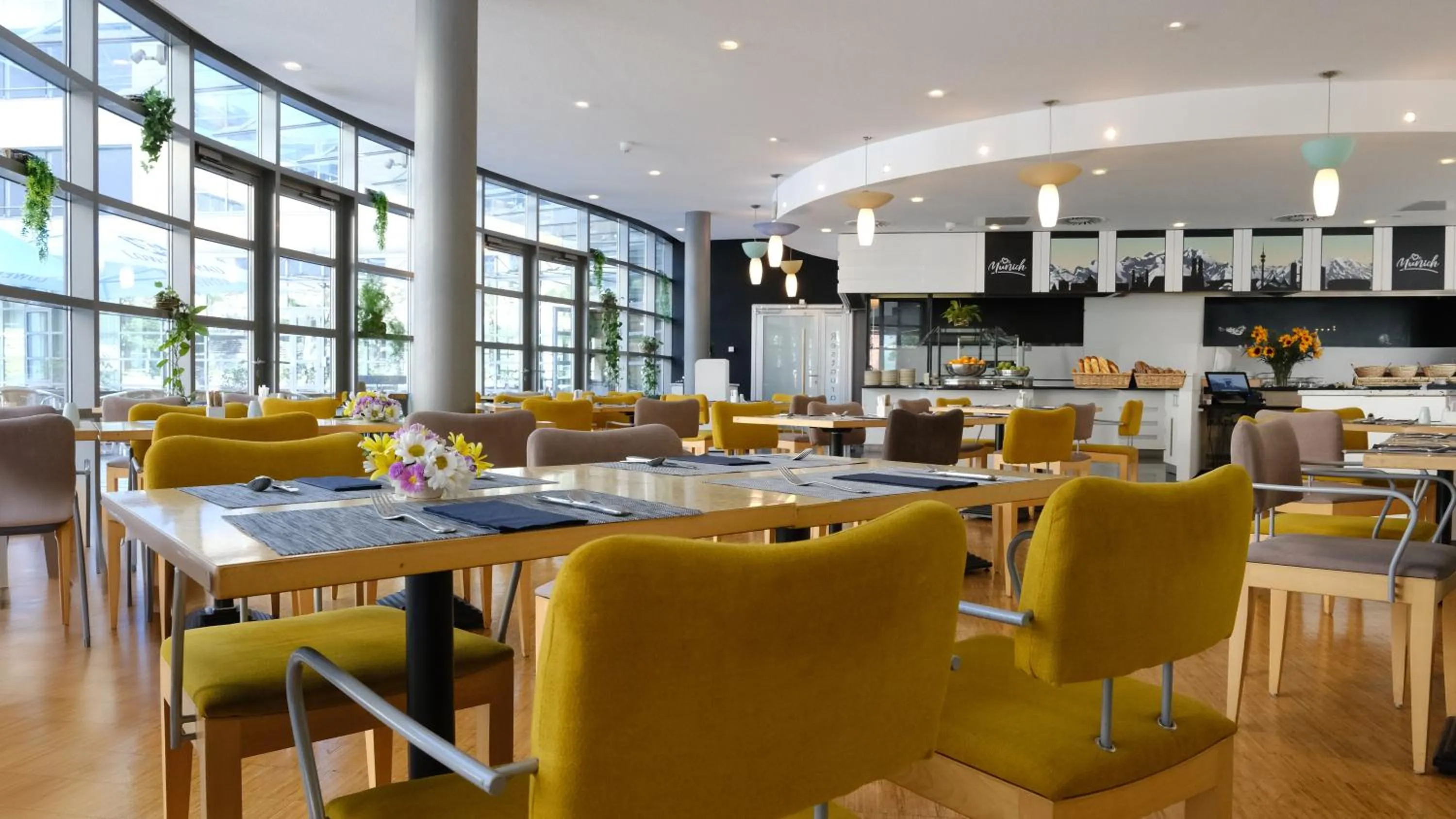 Restaurant/places to eat in FOUR Munich Neue Messe