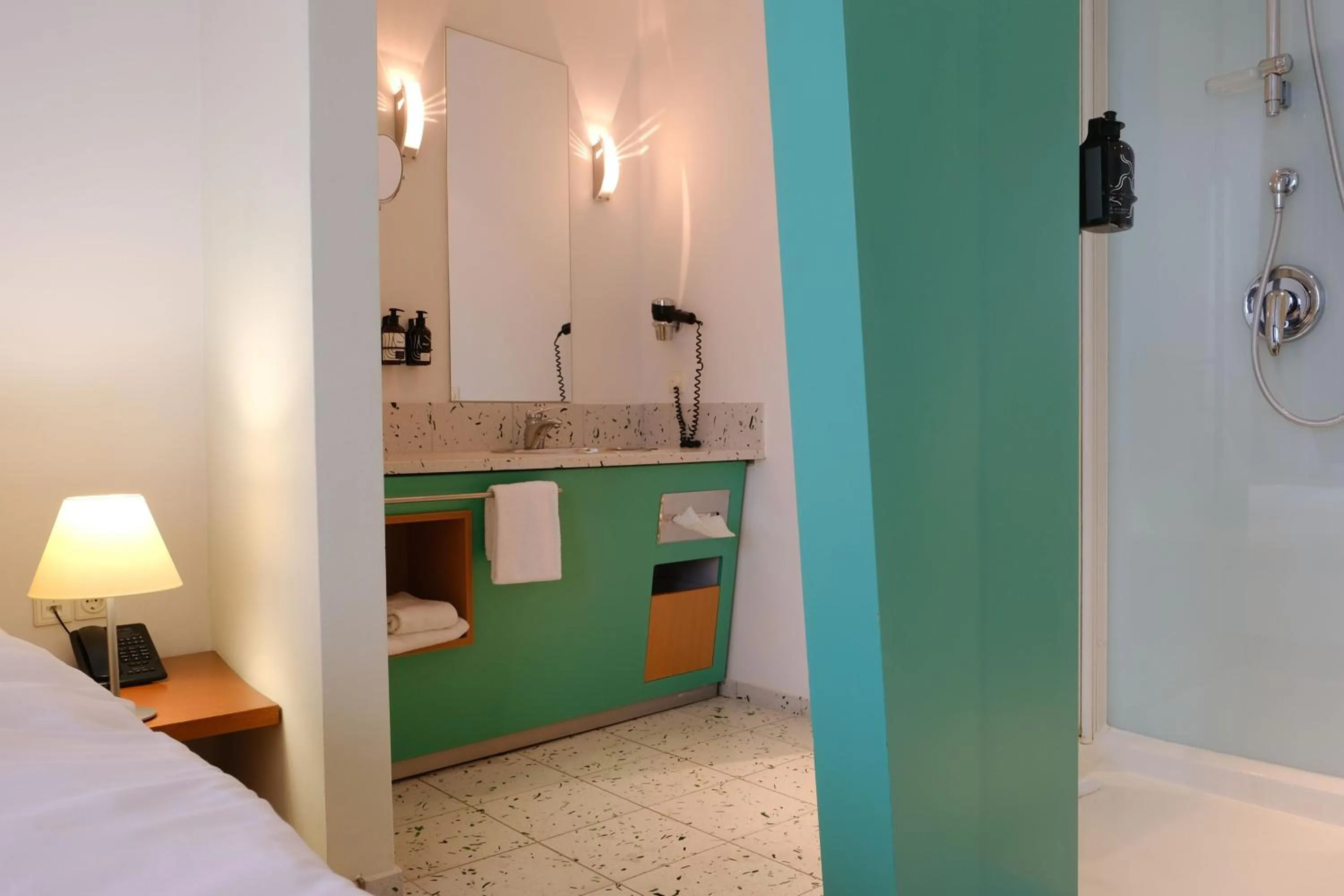 Photo of the whole room, Bed in FOUR Munich Neue Messe