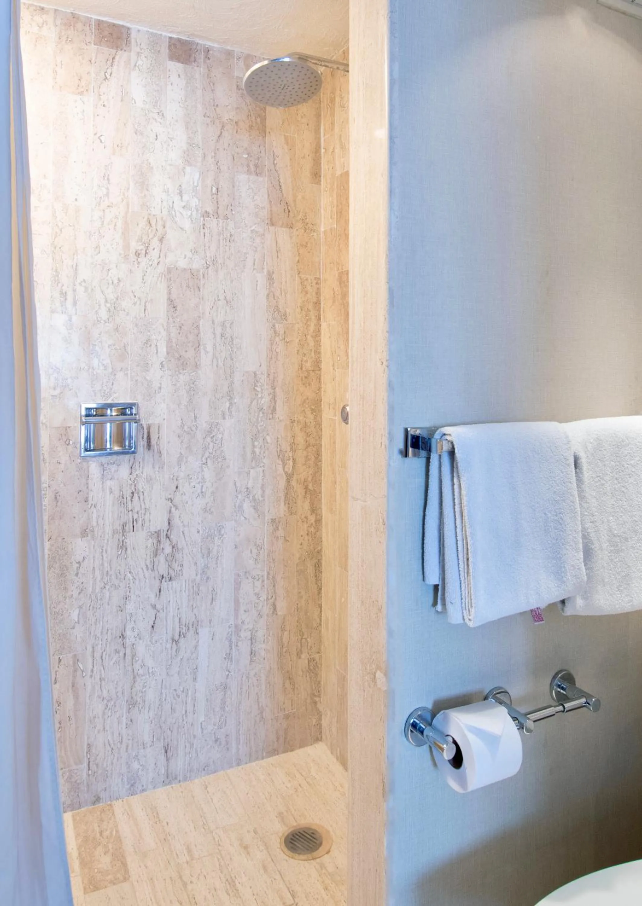 Bathroom in Hotel Plaza Génova Centro