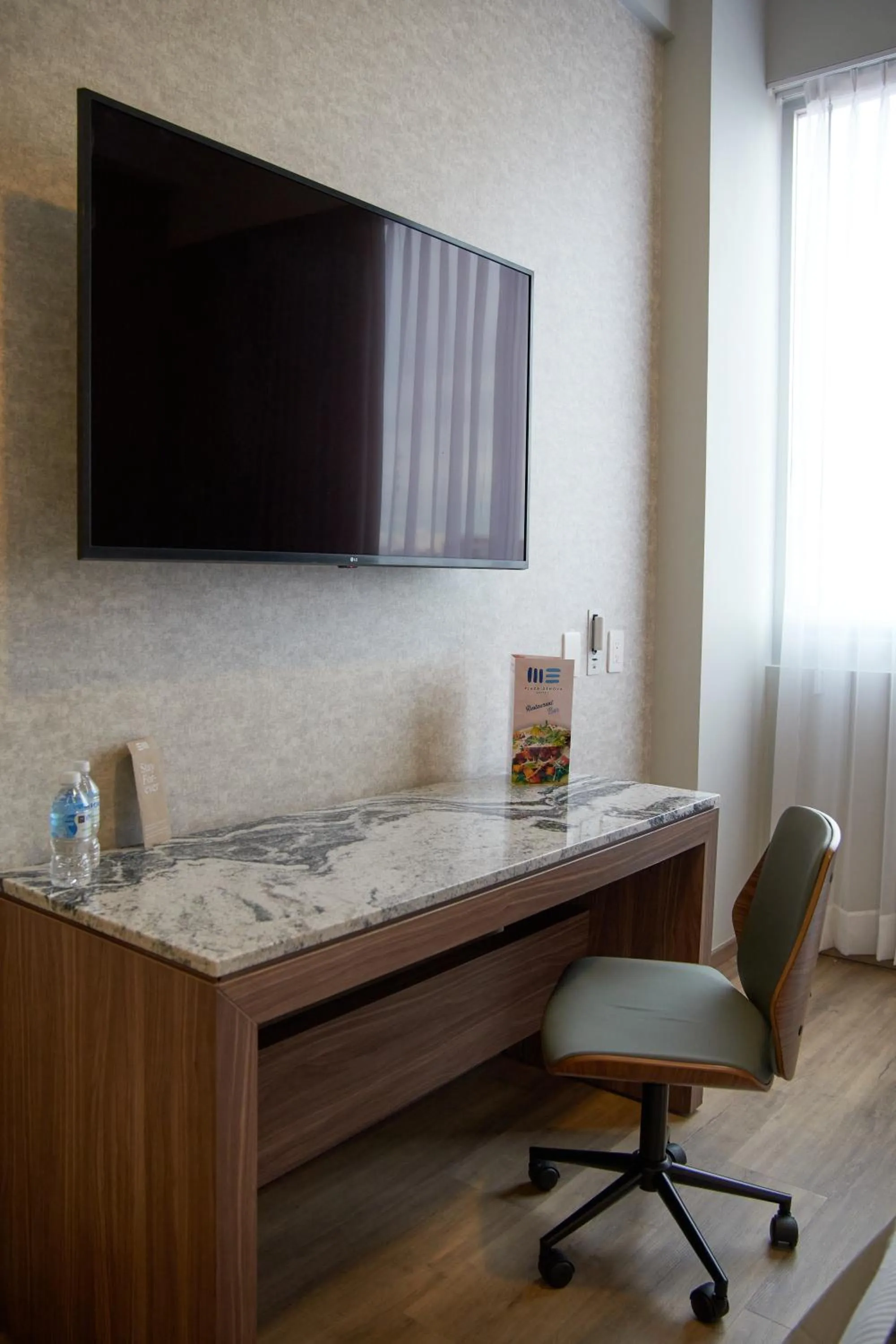 TV and multimedia in Hotel Plaza Génova Centro