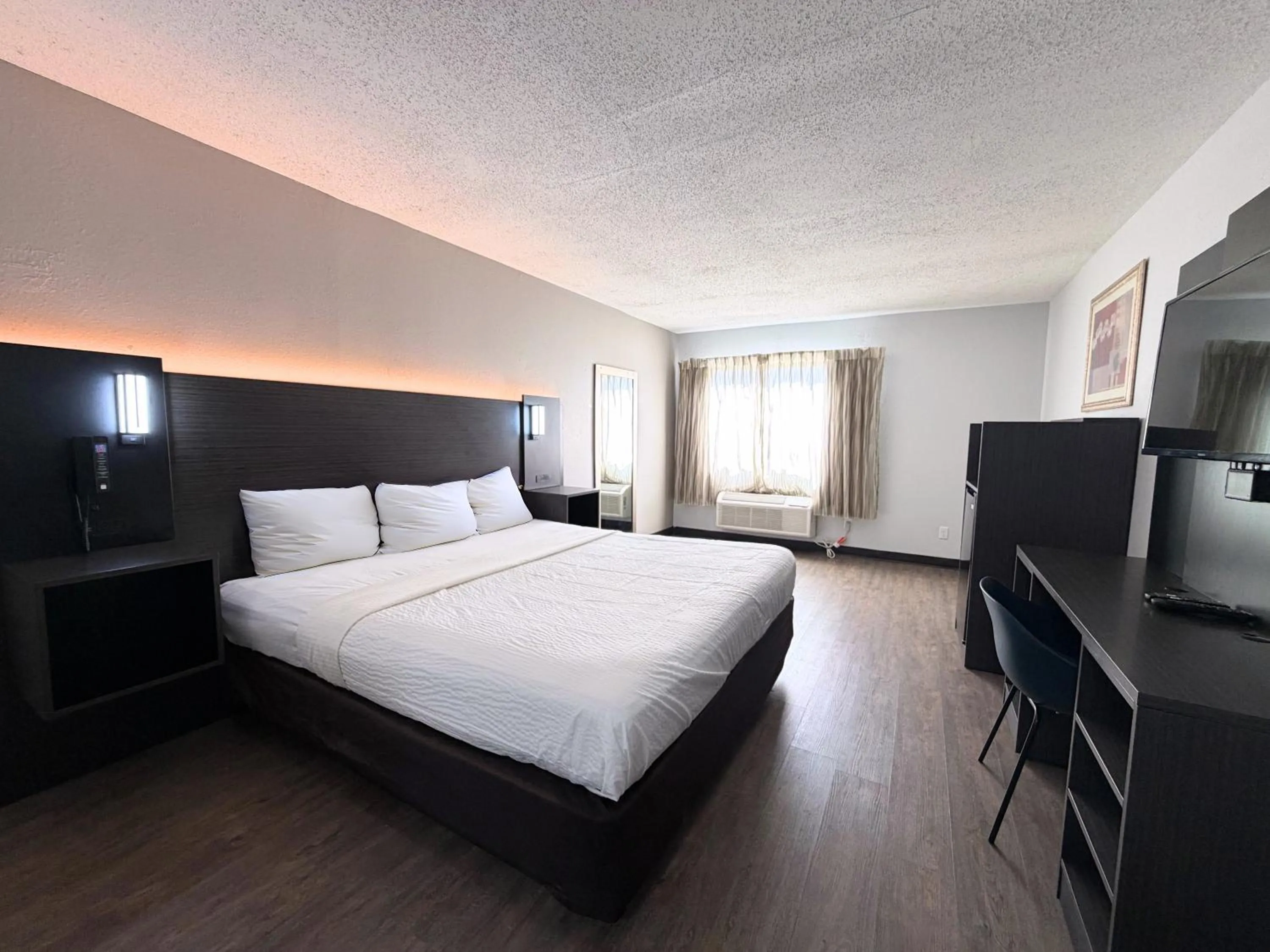 Bed in Motel 6 Elkhart, IN