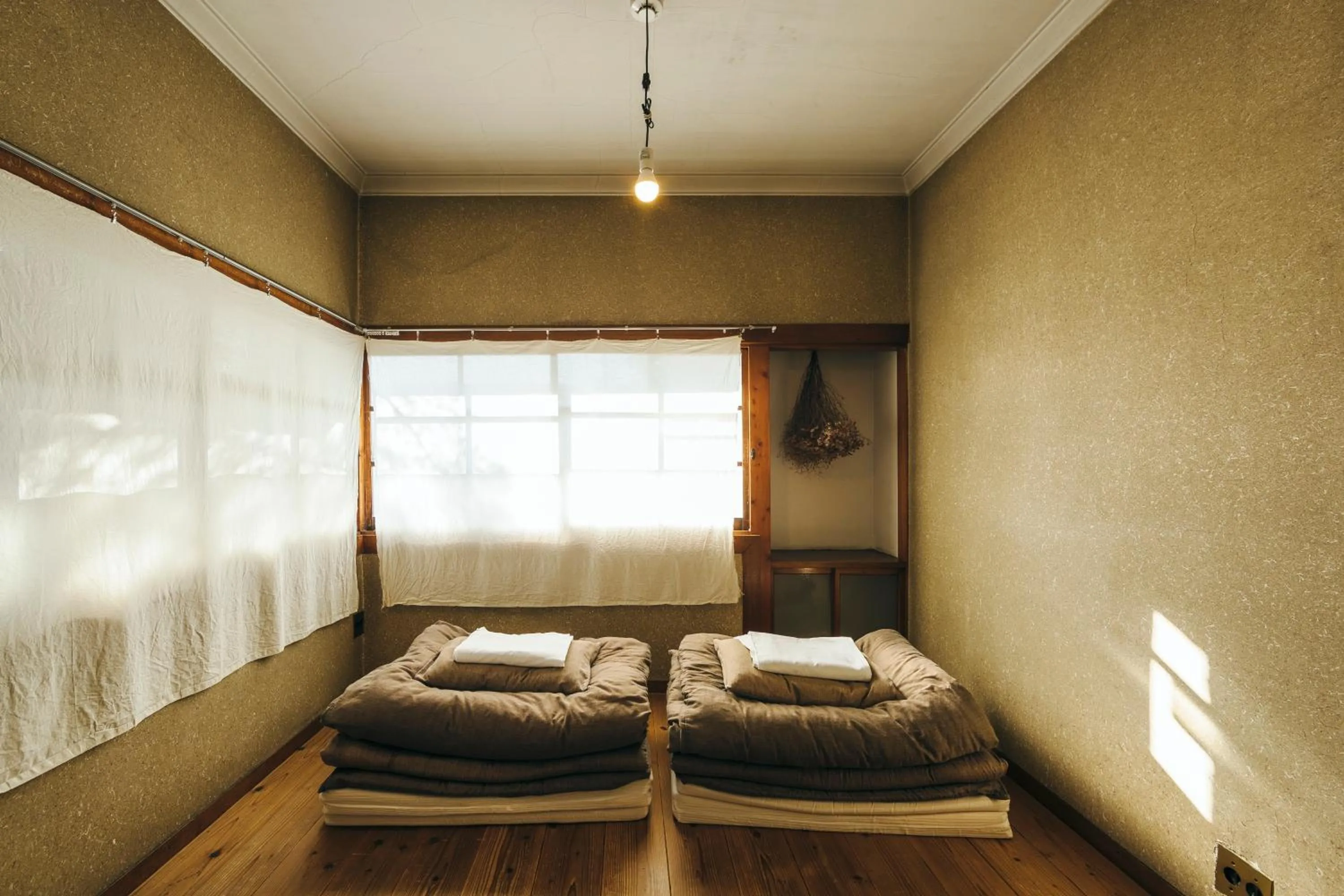 Bed in Torii-Kuguru