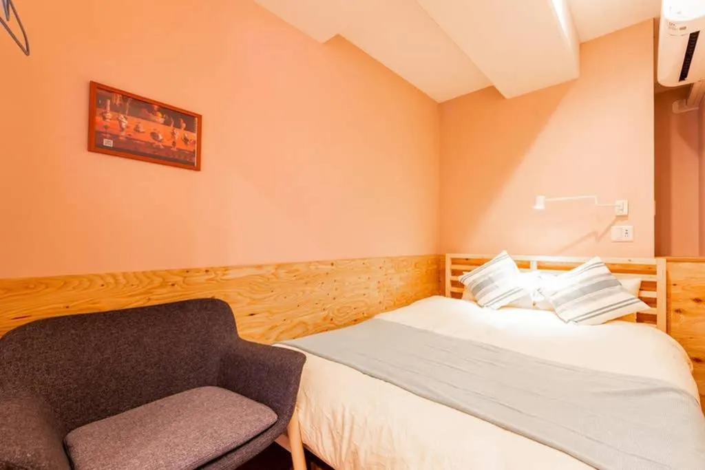 Photo of the whole room, Bed in THE EAST AVENUE