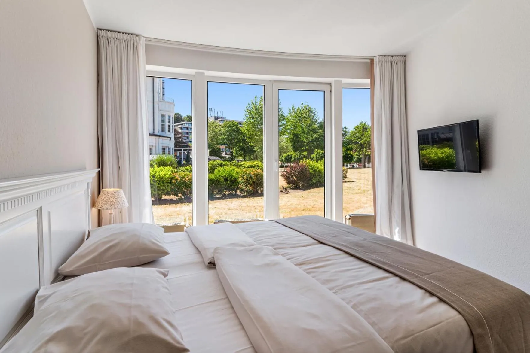 Bedroom, Bed in Strandhotel Glücksburg