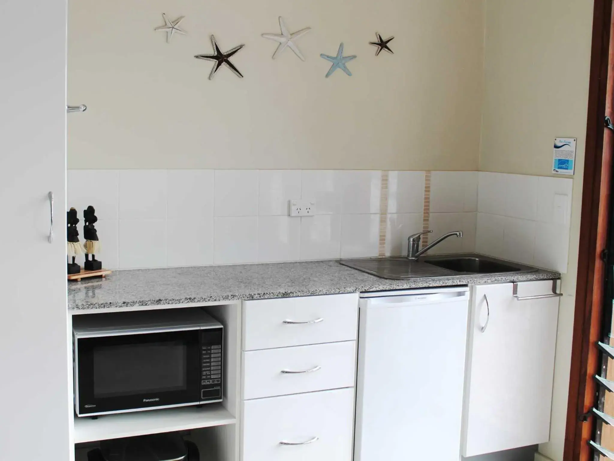 Studio Apartment with Pool View in Vanuatu Beachfront Apartments Studio Apartment with Pool View in Vanuatu Beachfront Apartments