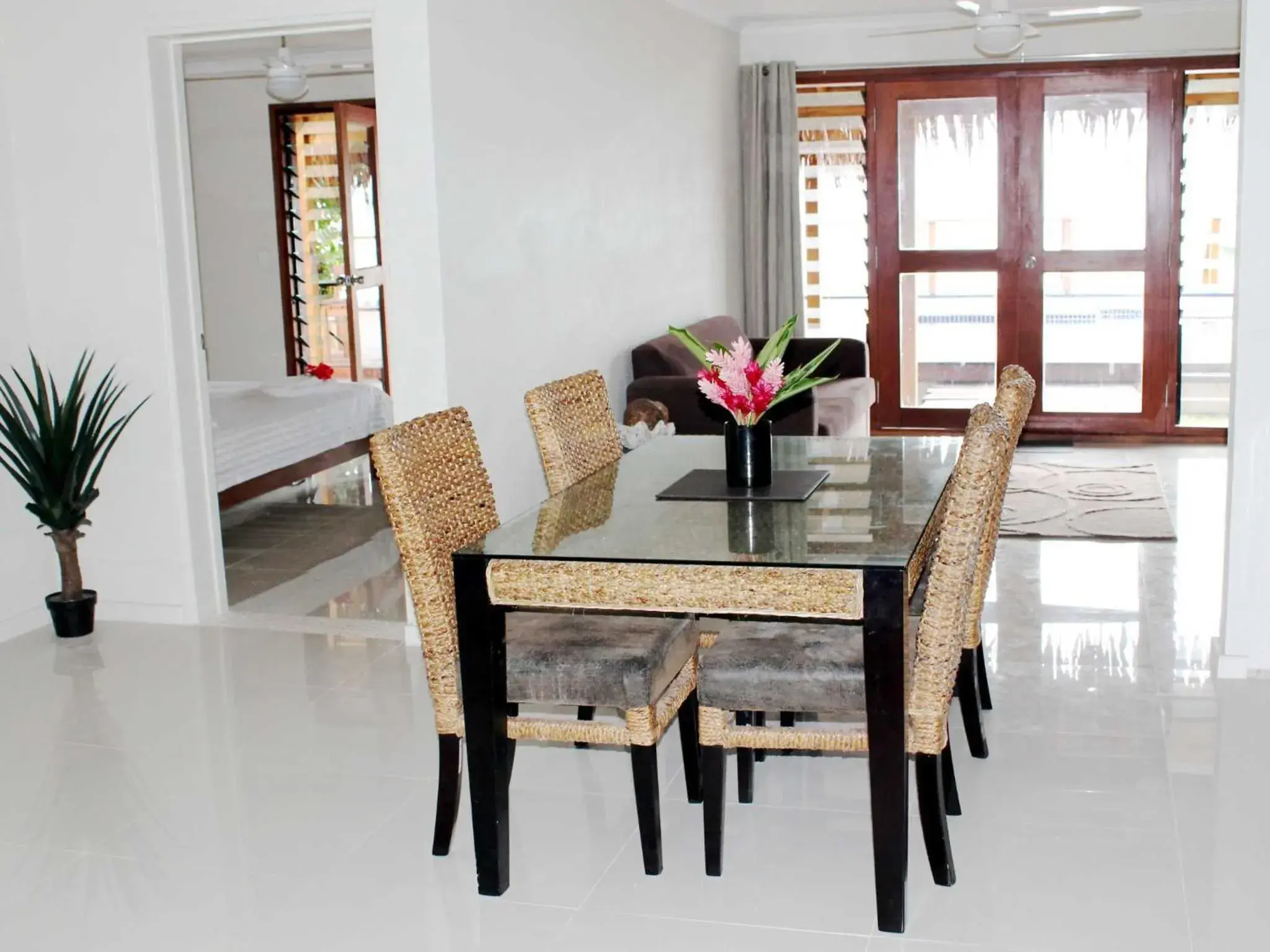 Two-Bedroom Apartment with Pool View in Vanuatu Beachfront Apartments Two-Bedroom Apartment with Pool View in Vanuatu Beachfront Apartments