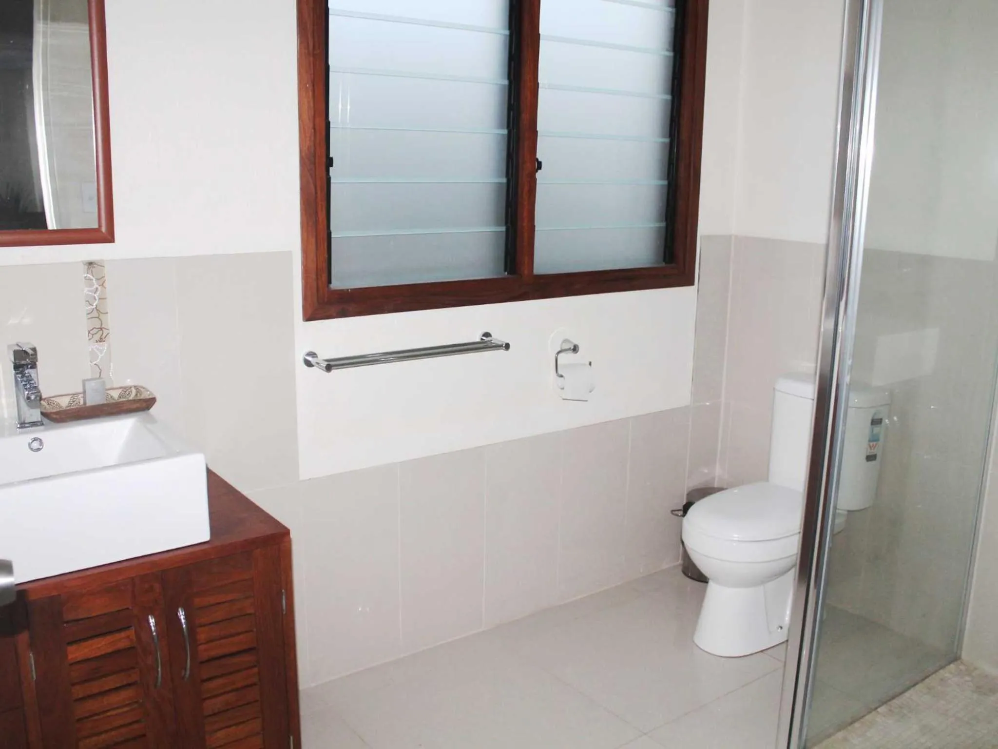 Bathroom in Vanuatu Beachfront Apartments