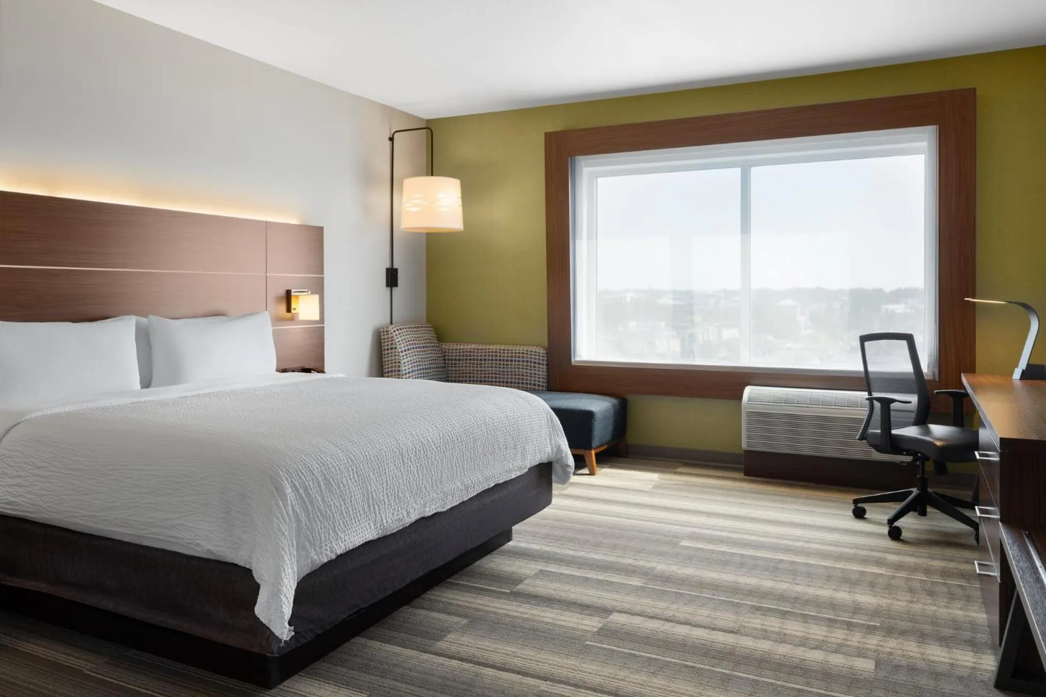 Photo of the whole room, Bed in Holiday Inn Express & Suites - Madison West - Middleton by IHG
