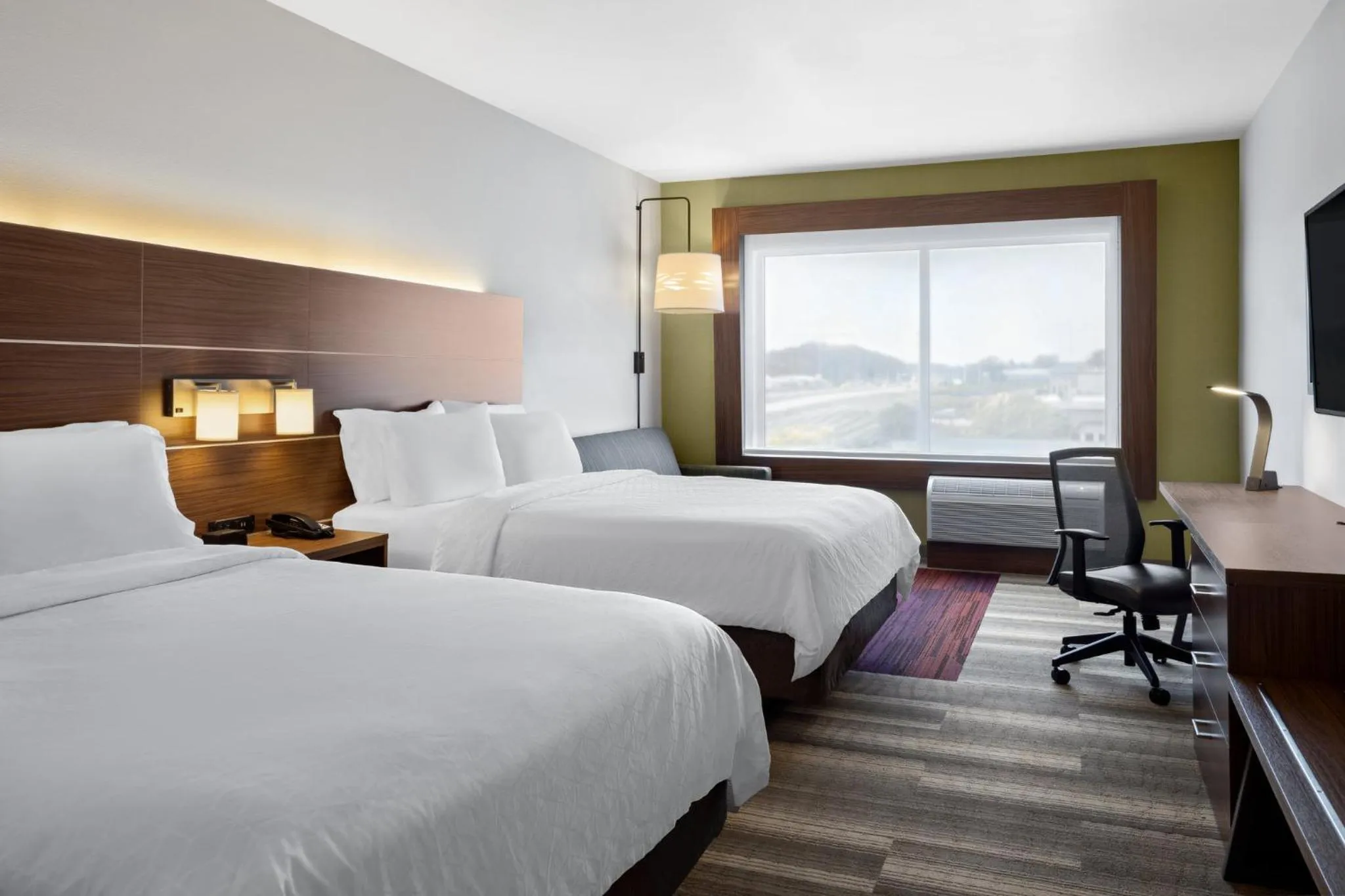 Photo of the whole room, Bed in Holiday Inn Express & Suites - Madison West - Middleton by IHG