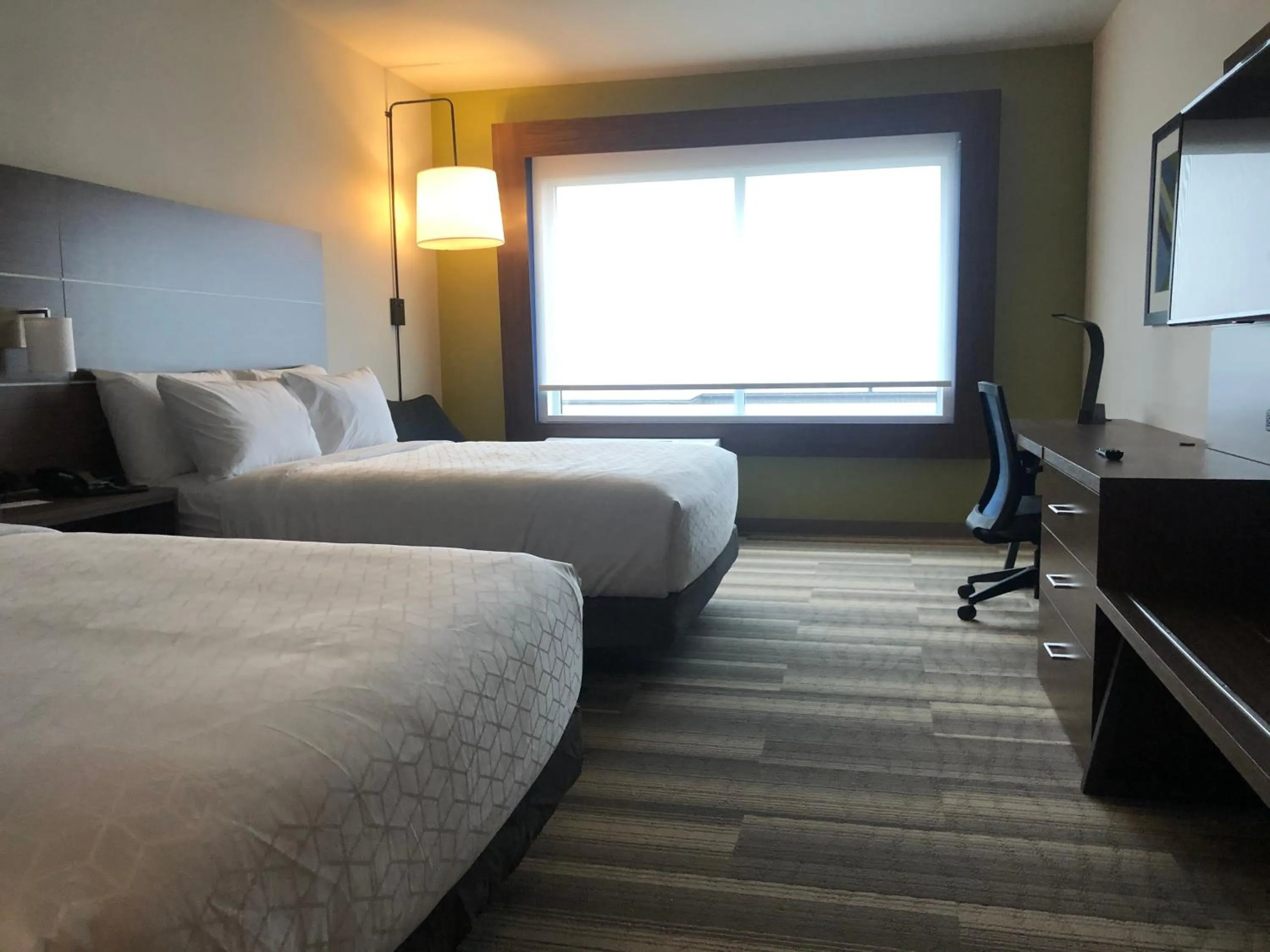 Bedroom, Bed in Holiday Inn Express & Suites - Madison West - Middleton by IHG