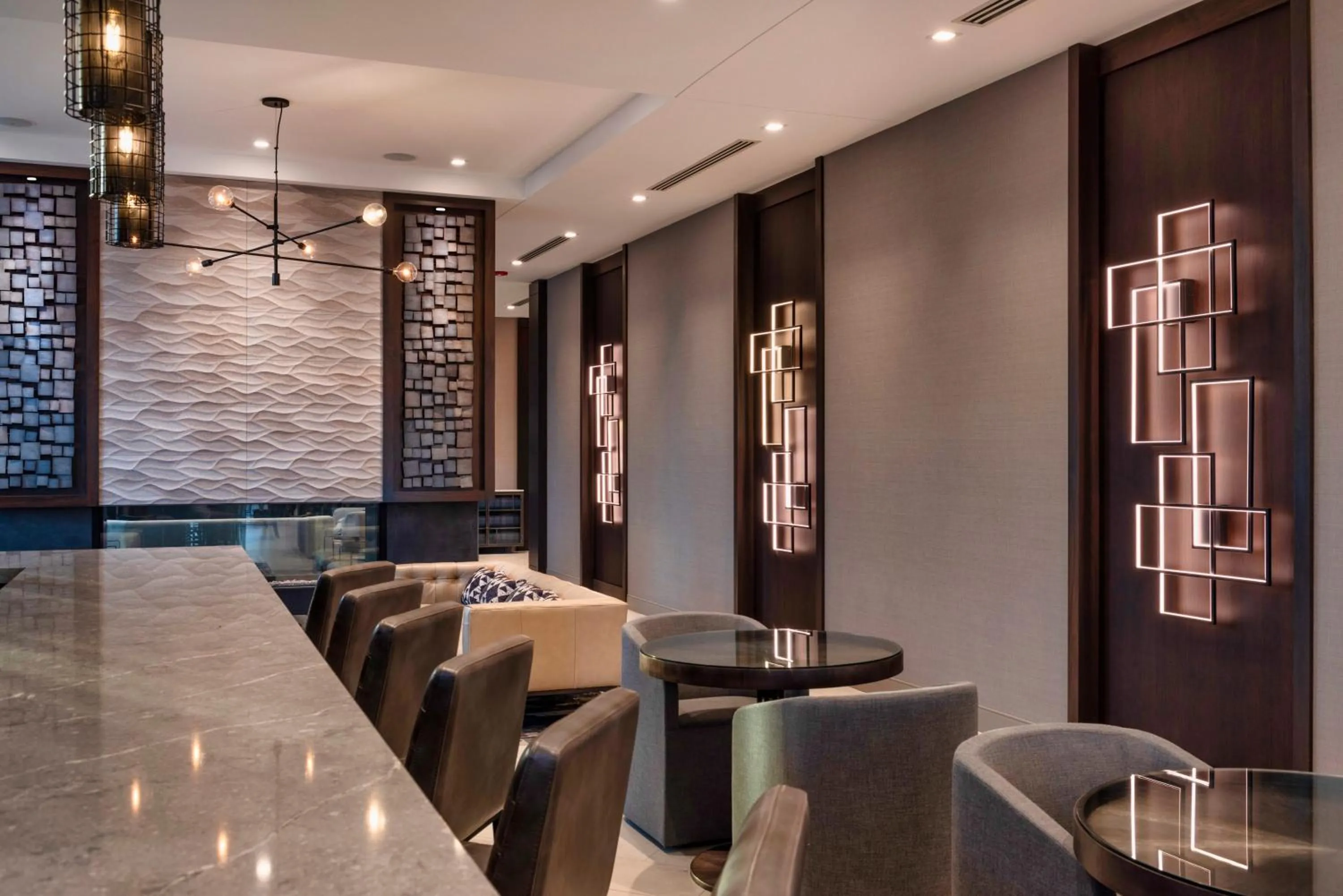 Lounge or bar in Staybridge Suites - Boston Logan Airport - Revere by IHG