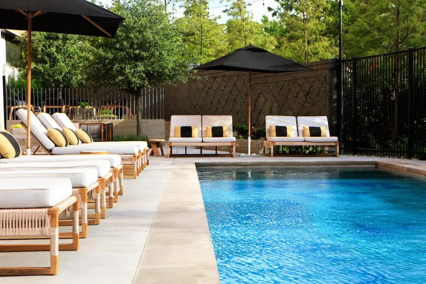 Property building in Kimpton - Pittman Hotel by IHG