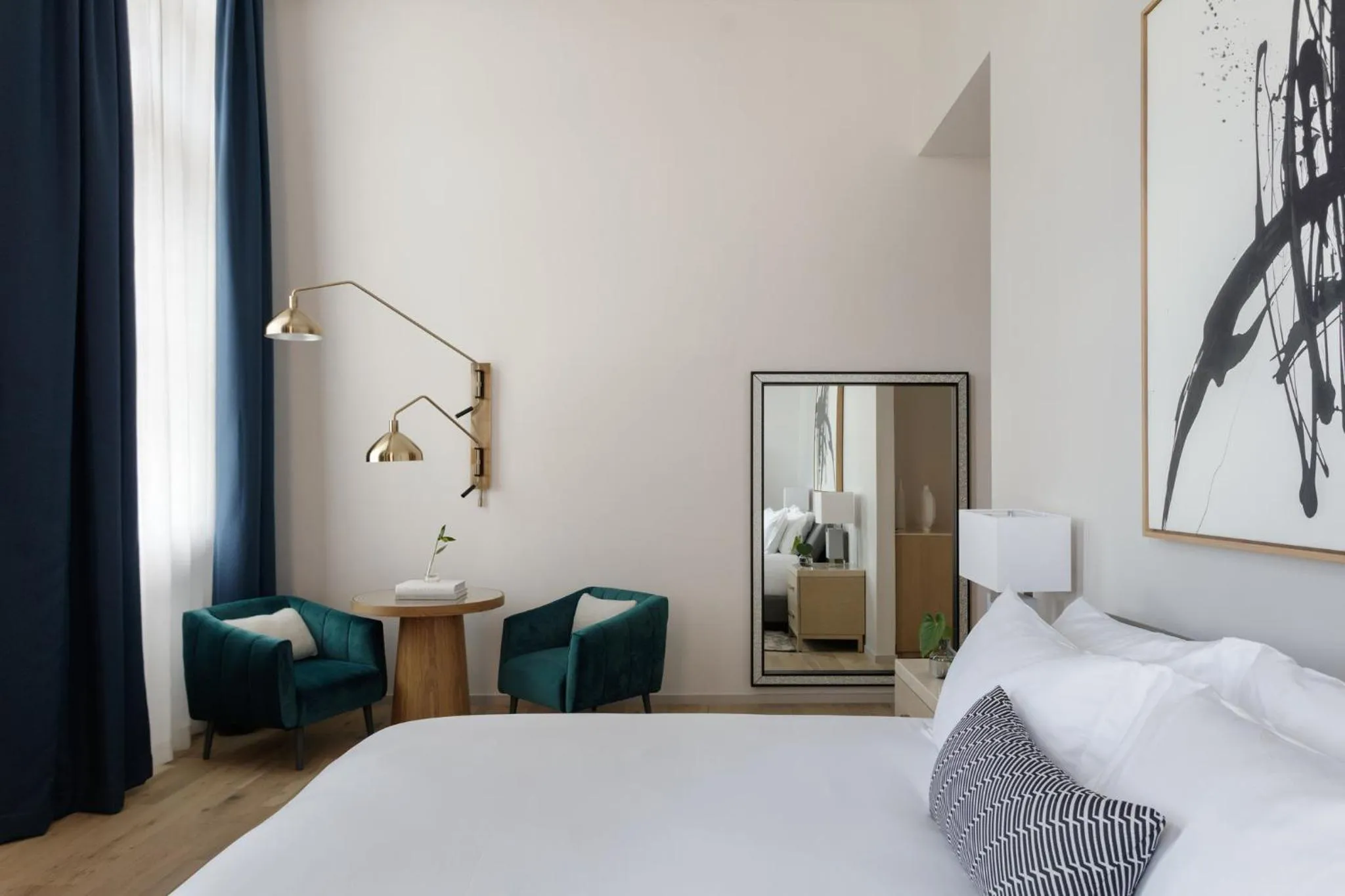 Photo of the whole room, Bed in Kimpton - Pittman Hotel by IHG