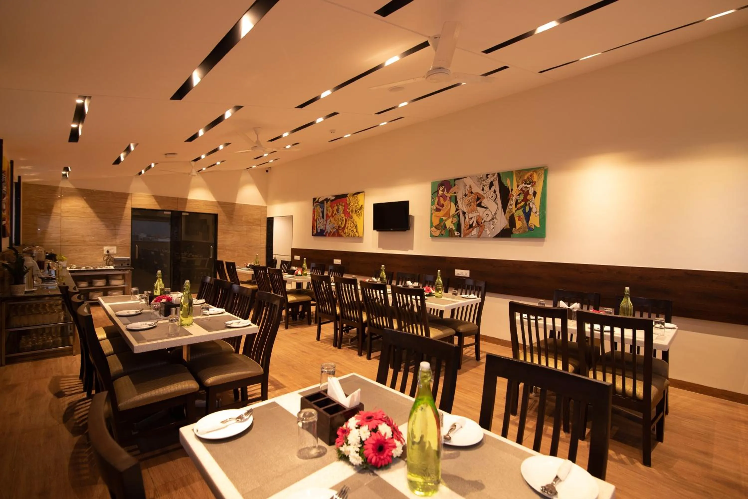 Restaurant/places to eat in Mojatel By Icon