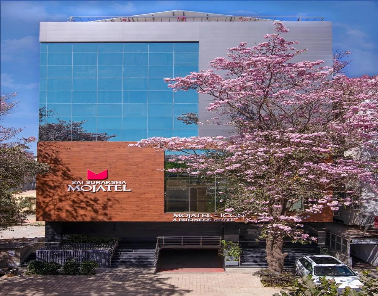 Facade/entrance in Mojatel By Icon