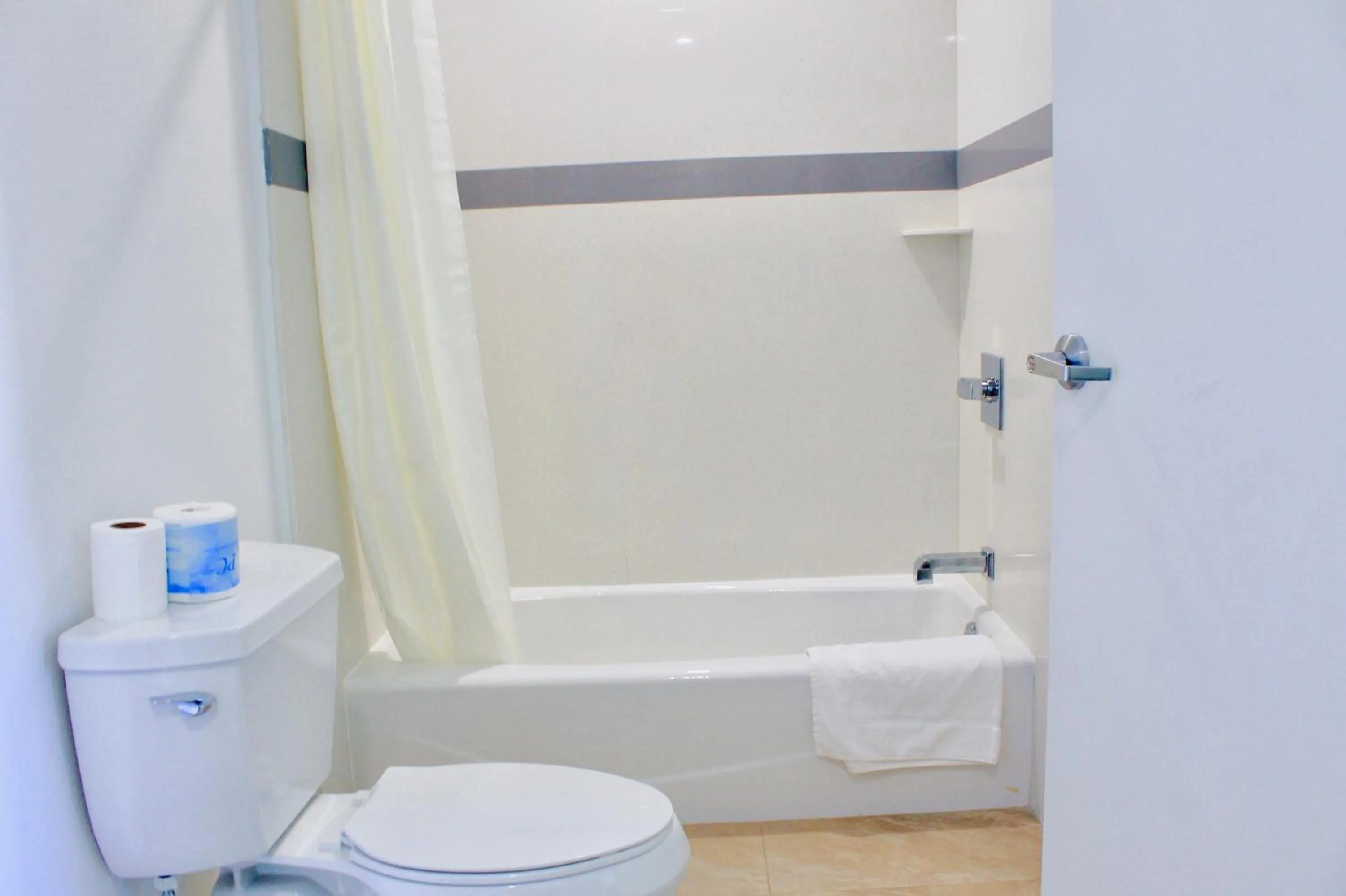 Shower in Arlington Motel