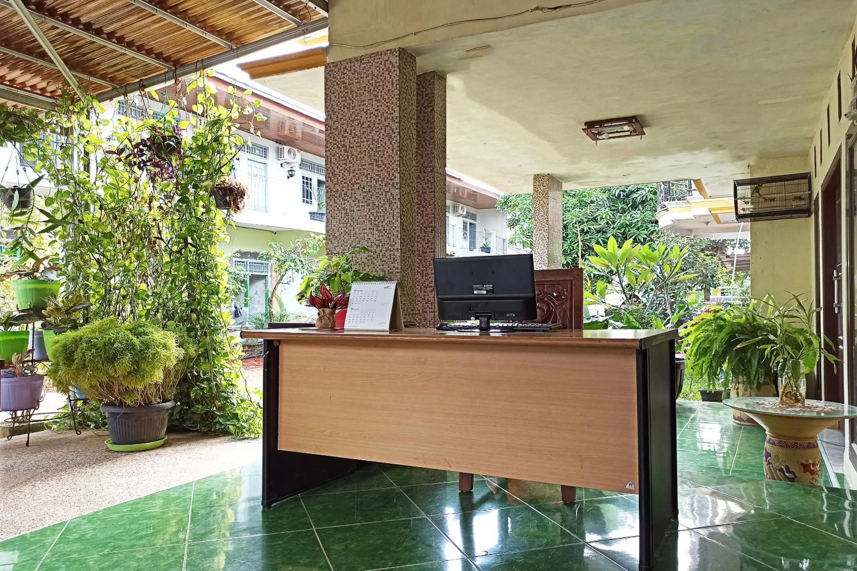 Lobby or reception in RedDoorz near Taman Merdeka Metro Lampung