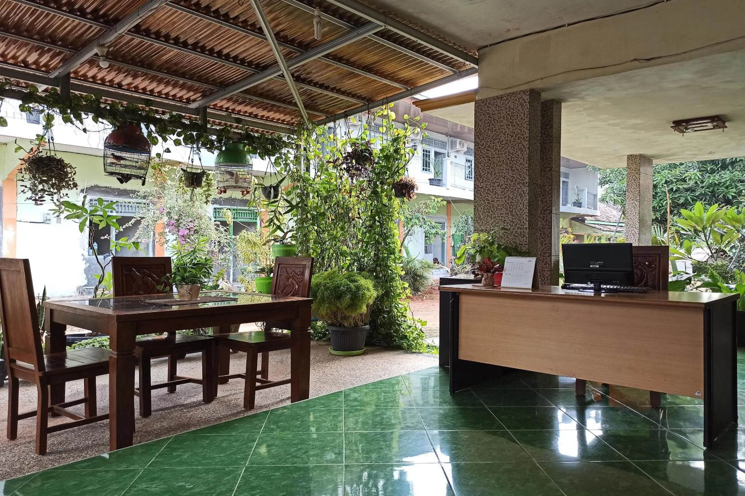 Restaurant/places to eat in RedDoorz near Taman Merdeka Metro Lampung