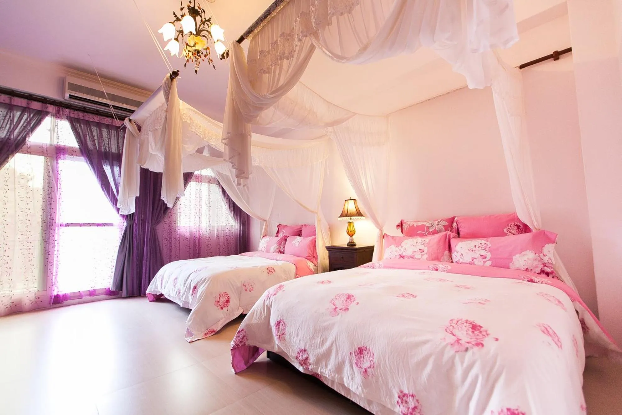 Photo of the whole room, Bed in Hualien Lidu House