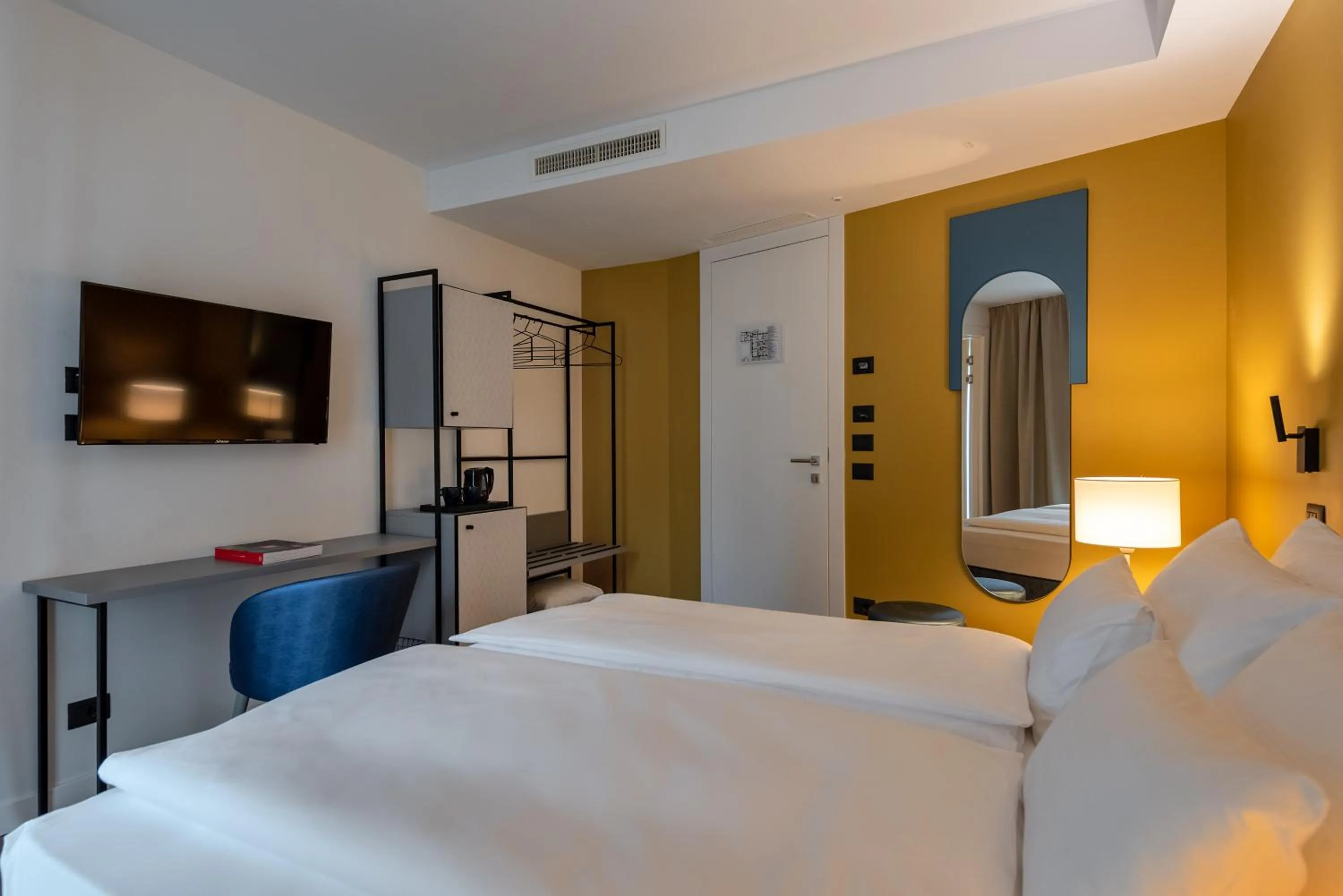 Photo of the whole room, Bed in HT Hotel Trieste