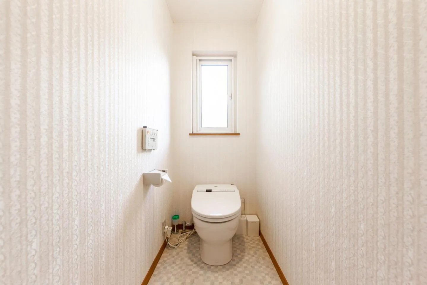 Toilet in THE WORLDWIDE HOUSE