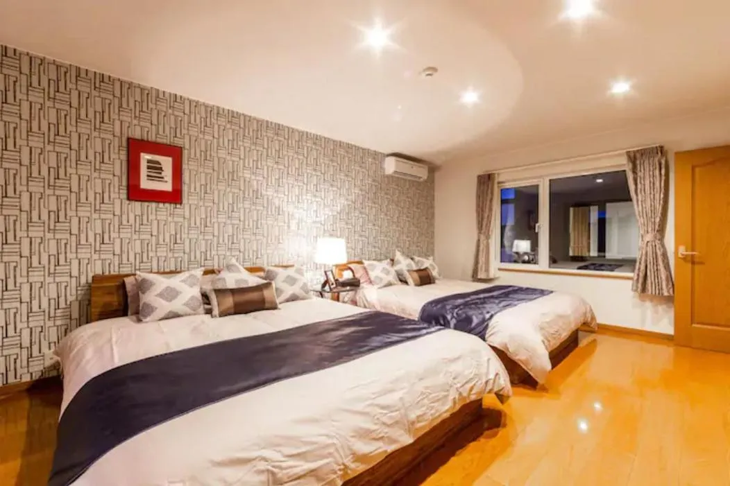 Bedroom, Bed in THE WORLDWIDE HOUSE