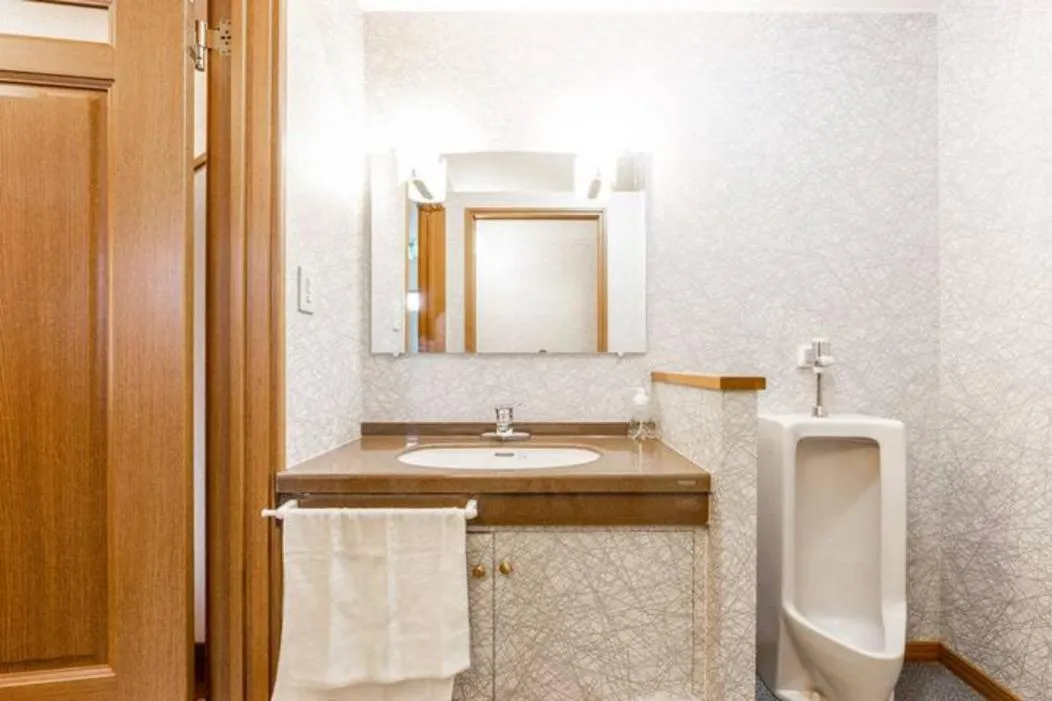 Toilet in THE WORLDWIDE HOUSE