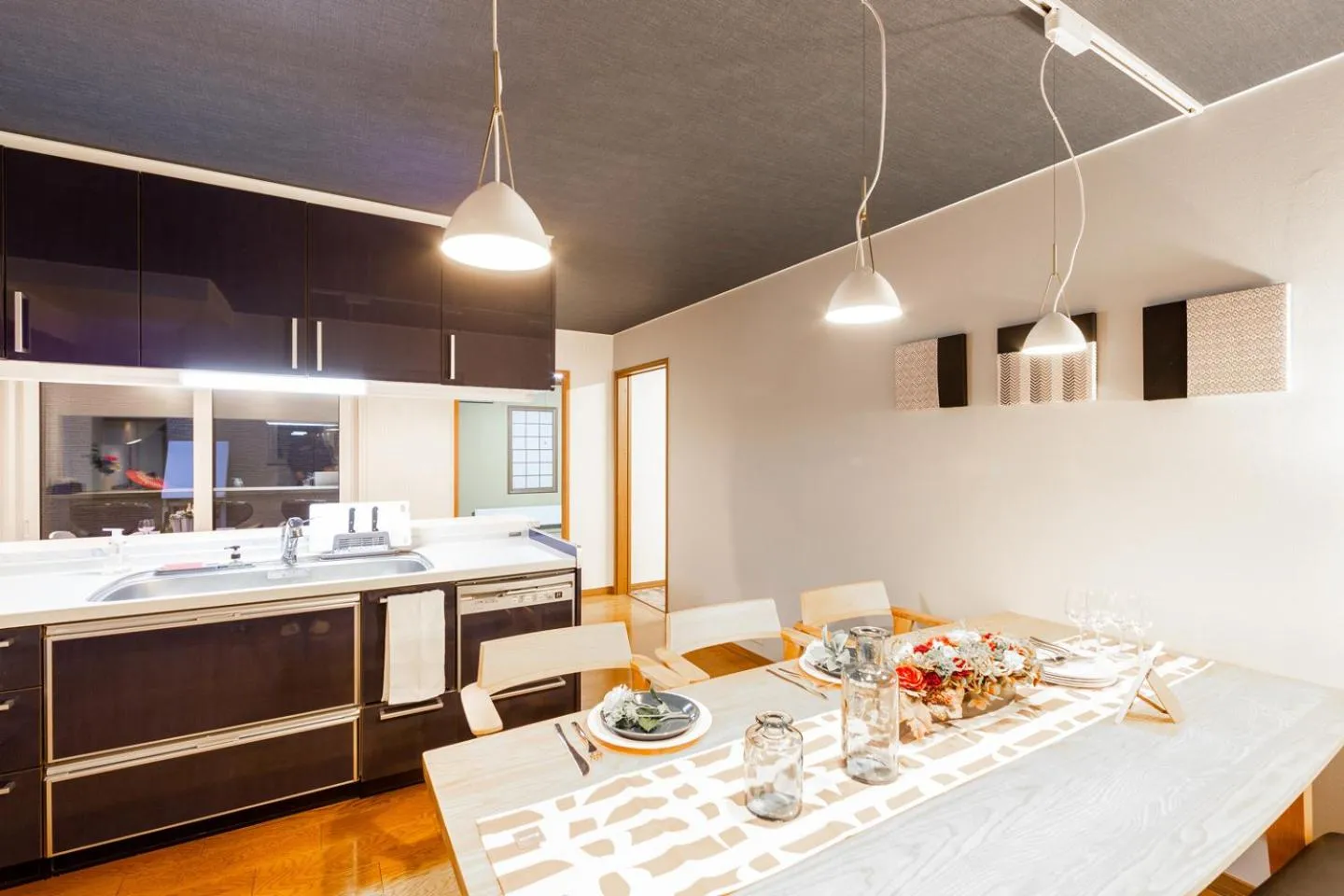 Dining area in THE WORLDWIDE HOUSE