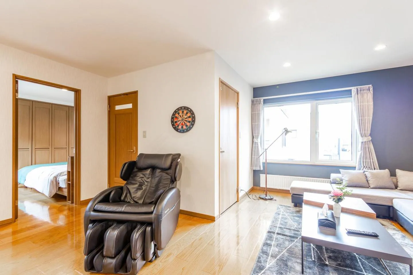 Area and facilities in THE WORLDWIDE HOUSE