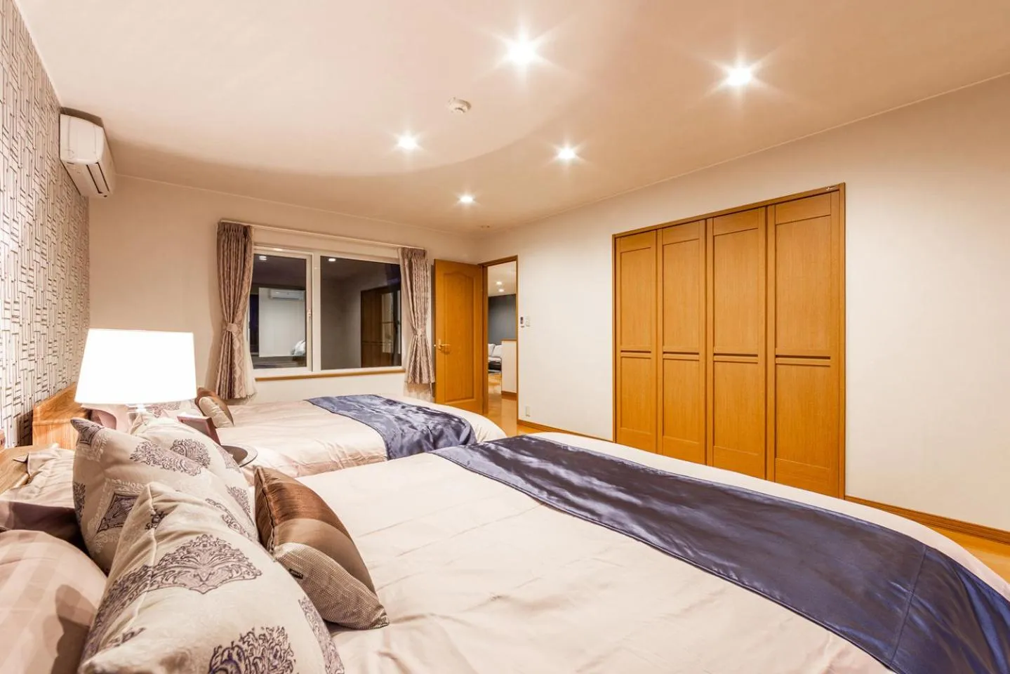 Bedroom, Bed in THE WORLDWIDE HOUSE